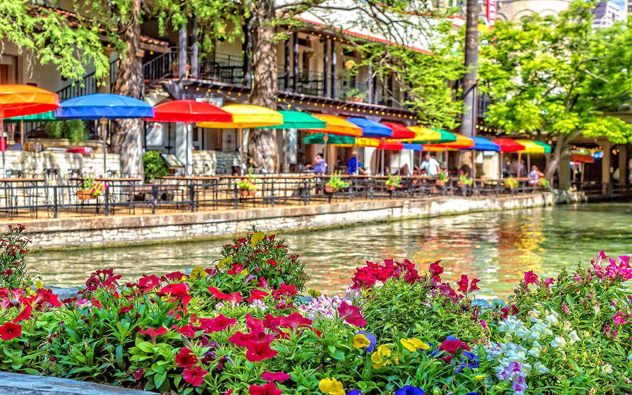 River Walk San Antonio ombrelloni colorati, 1280x800 HD, Desktop