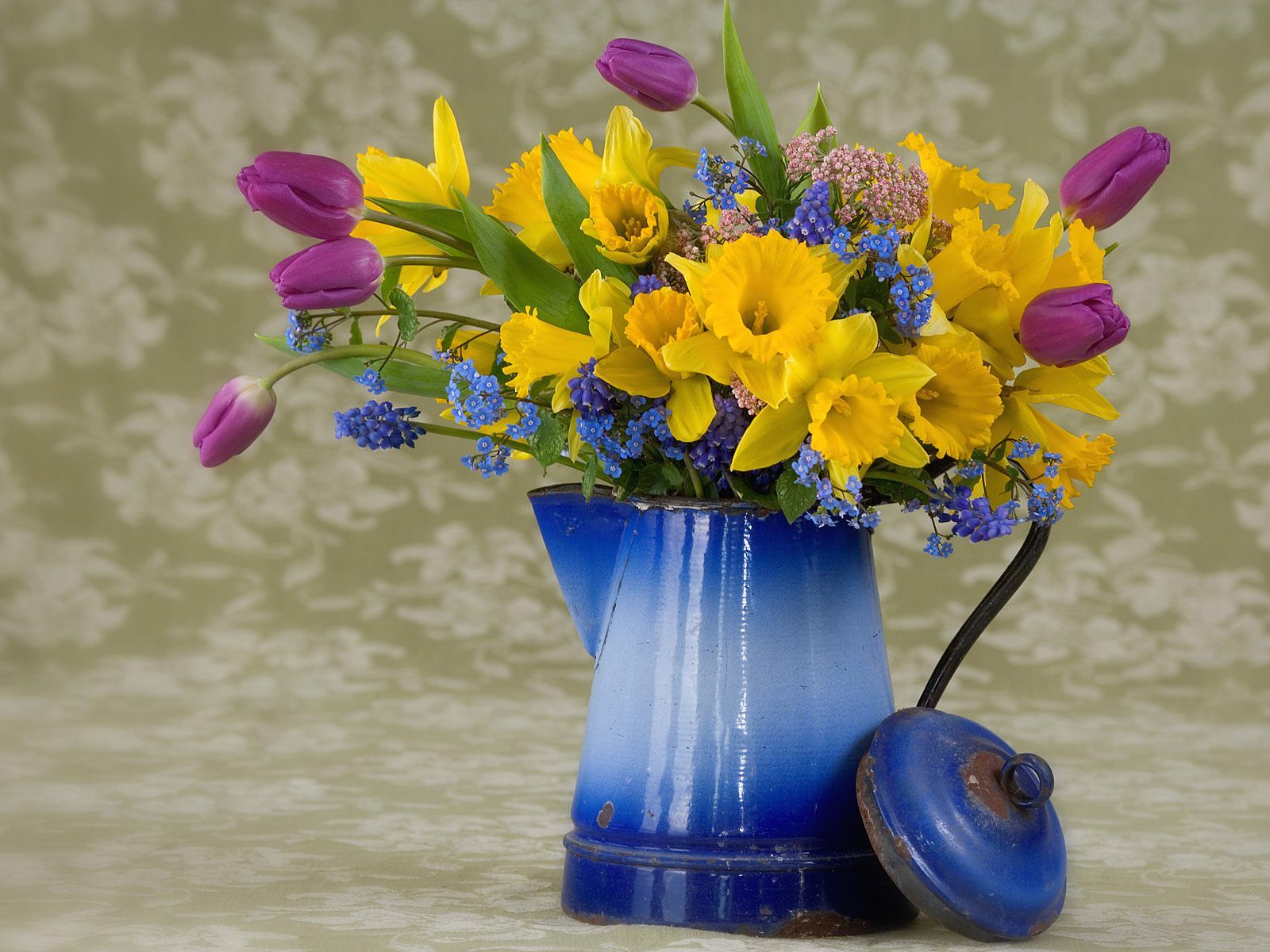 Vaso blu con tulipani viola, 1600x1200 HD, Desktop