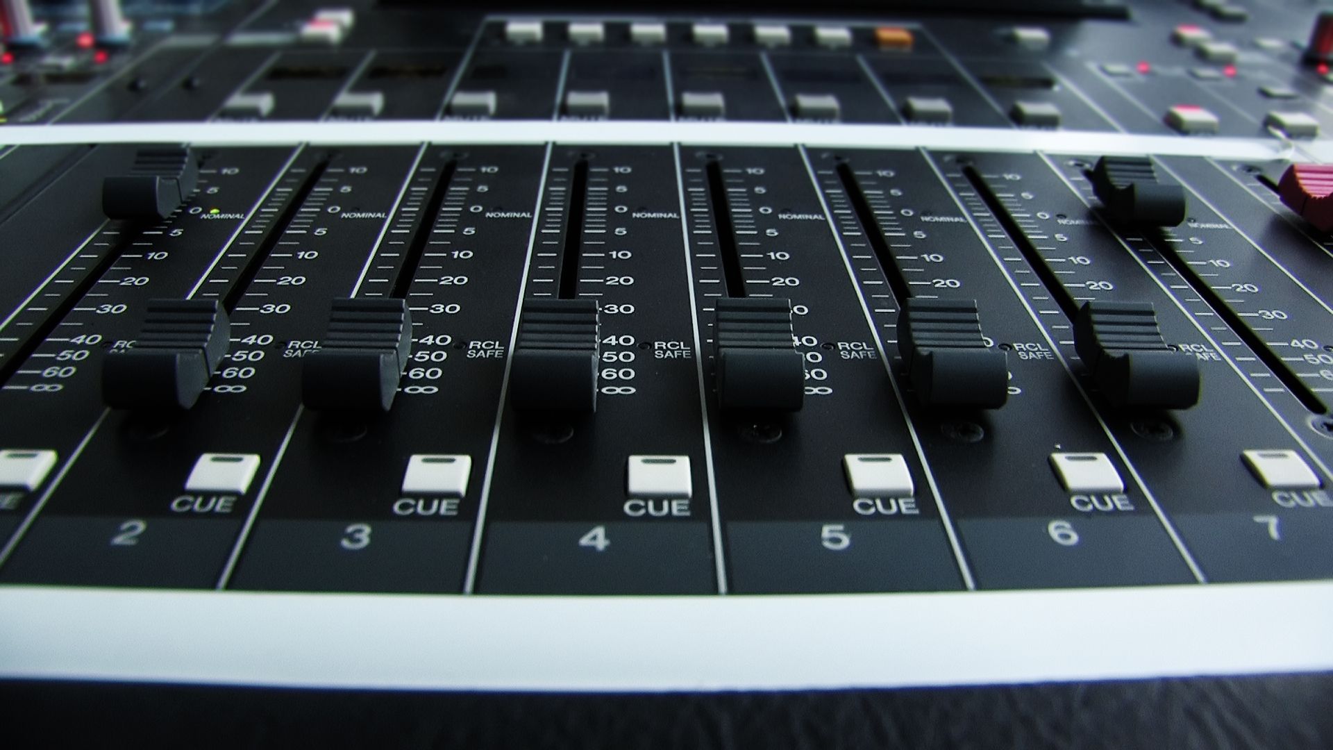 FL Studio interfaccia off-white, 1920x1008 Full HD 1080p, Laptop