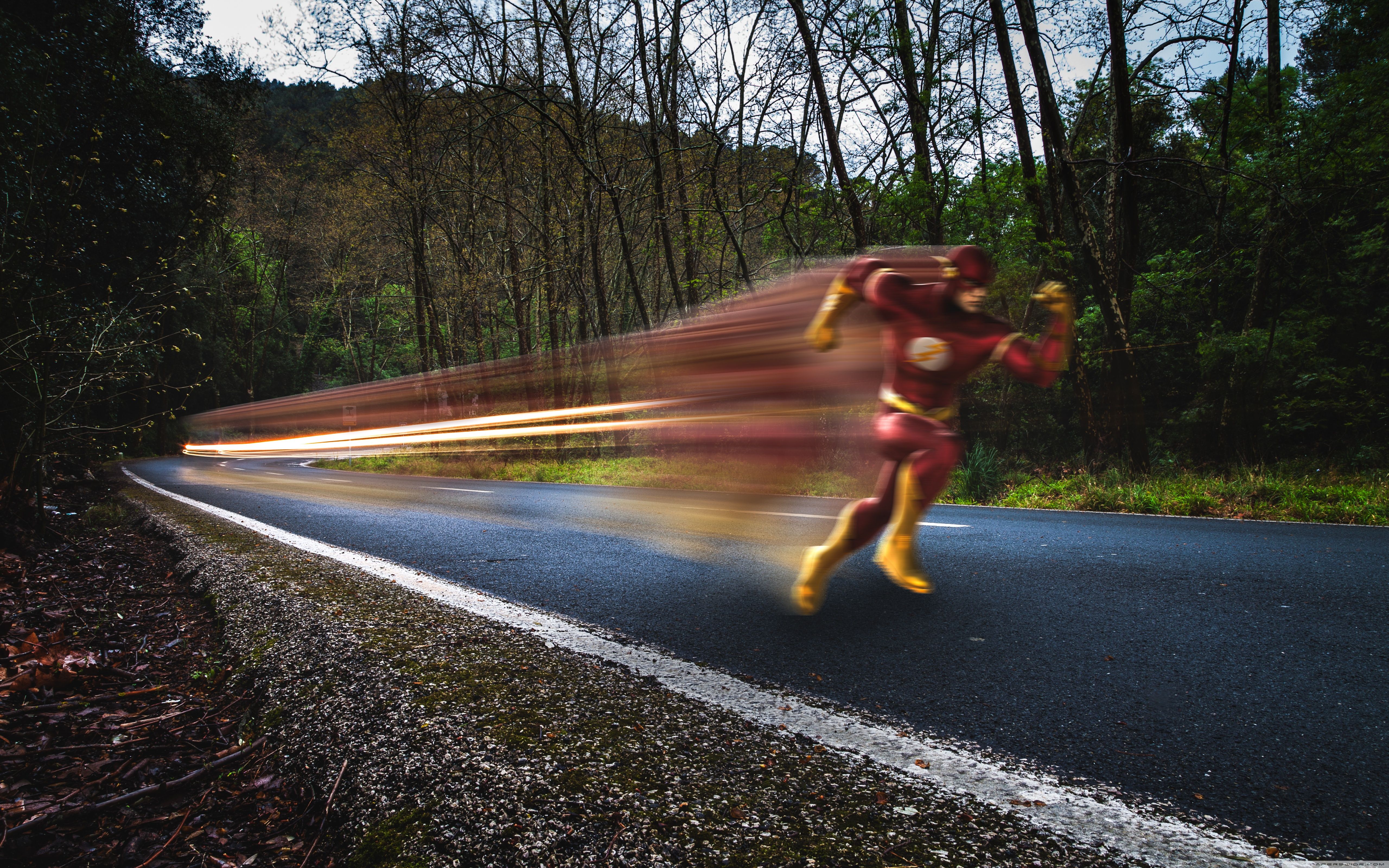 The Flash che corre su strada, 5120x3200 UHD, PC 4K