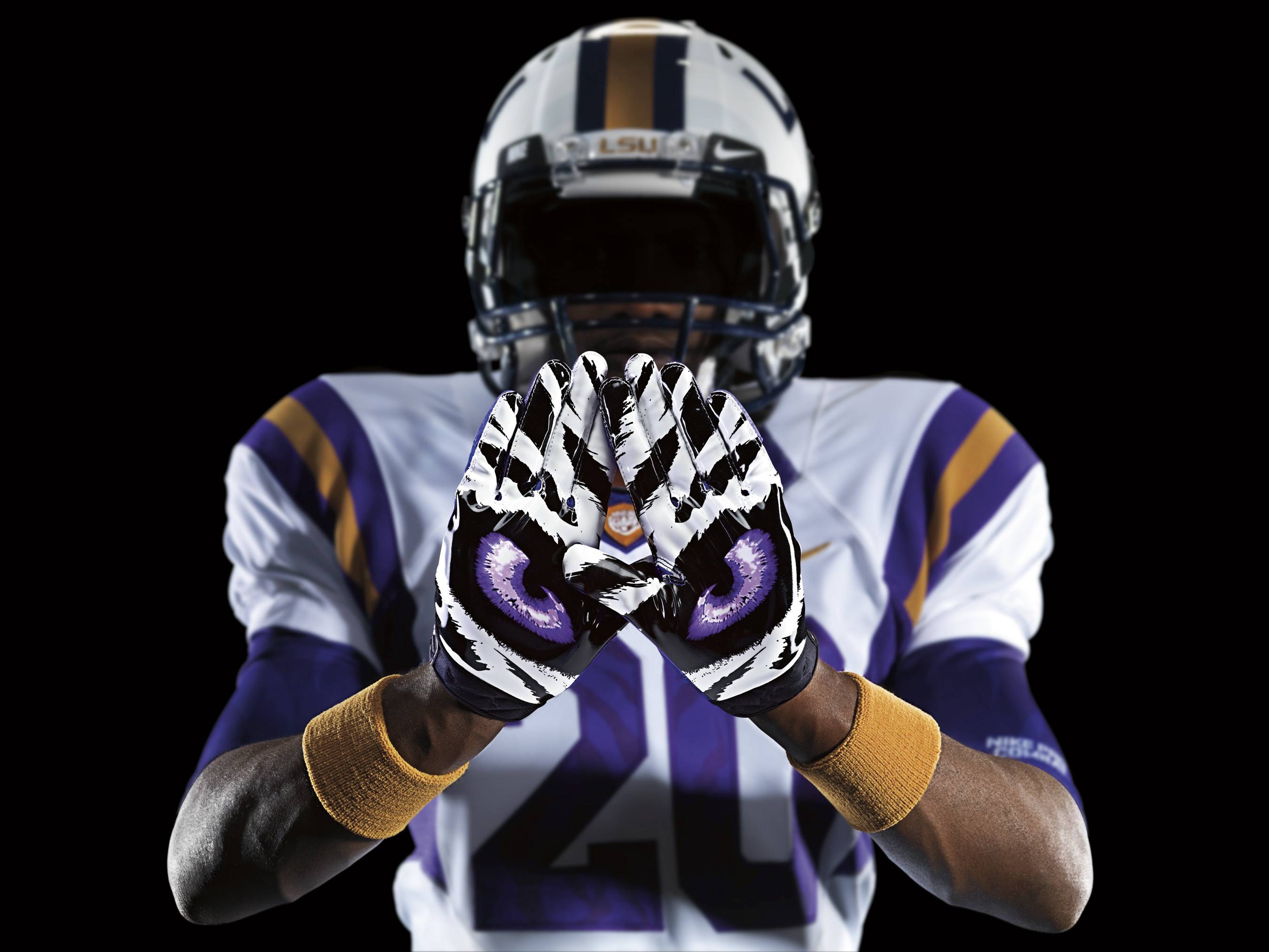 Giocatore football americano guanti tigre, 2700x2025 2K+, PC