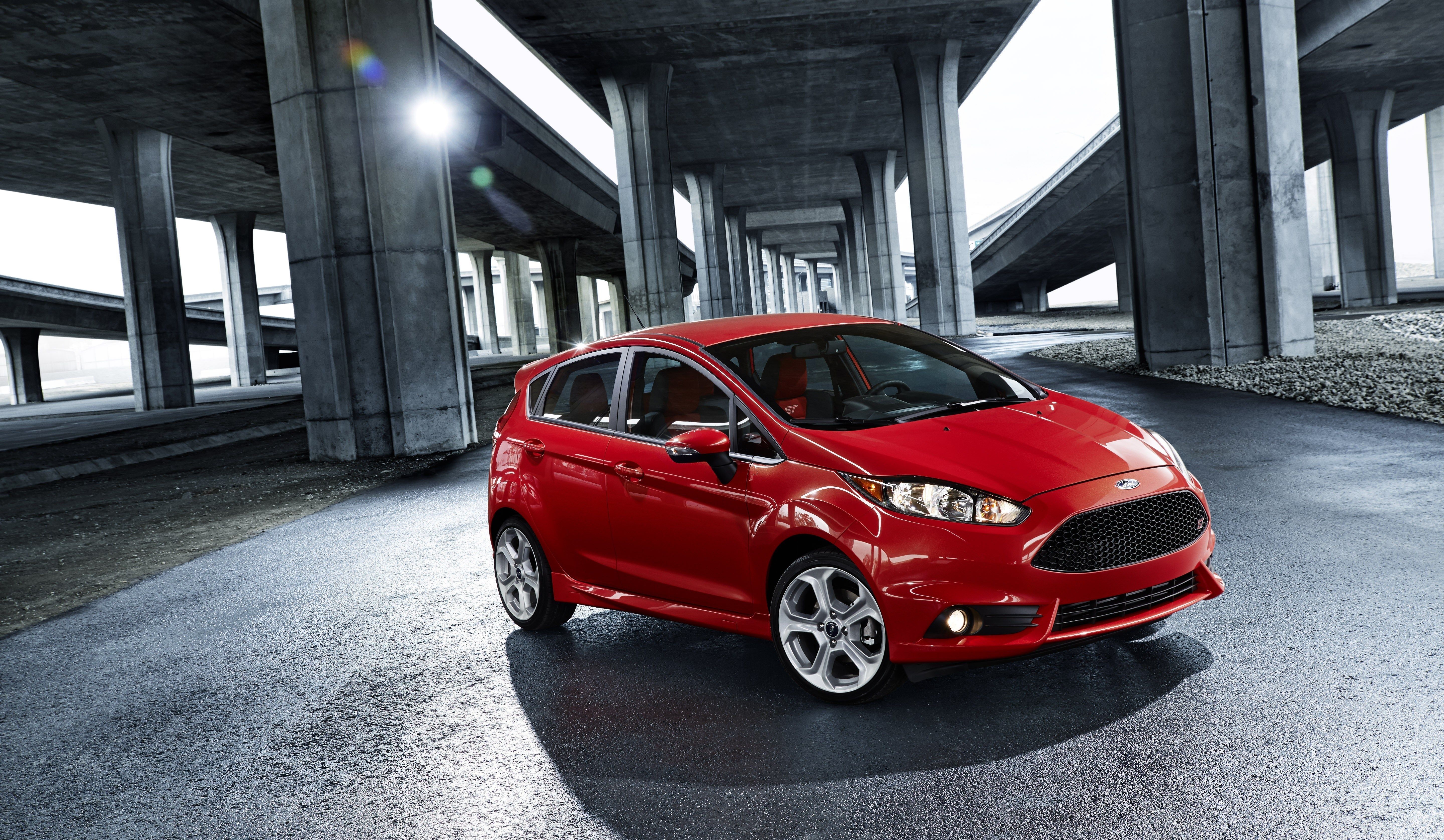 Ford Fiesta ST rossa, 5760x3354 4K Ultra HD, Smart TV 4K