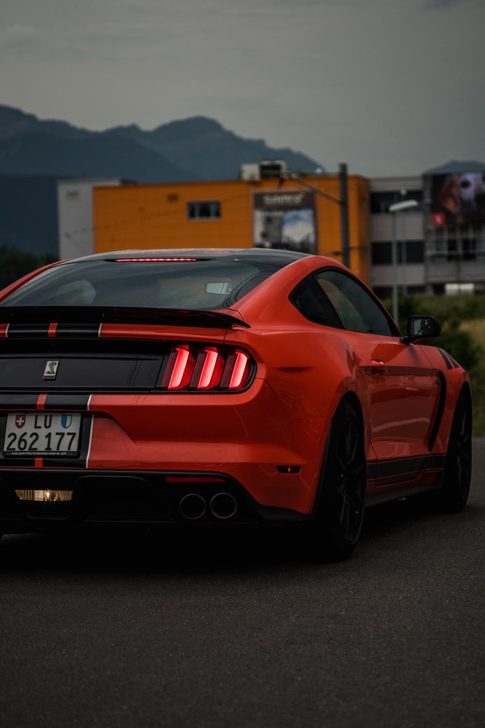 Ford Mustang arancione retro, 1000x1500 Verticale, Mobile