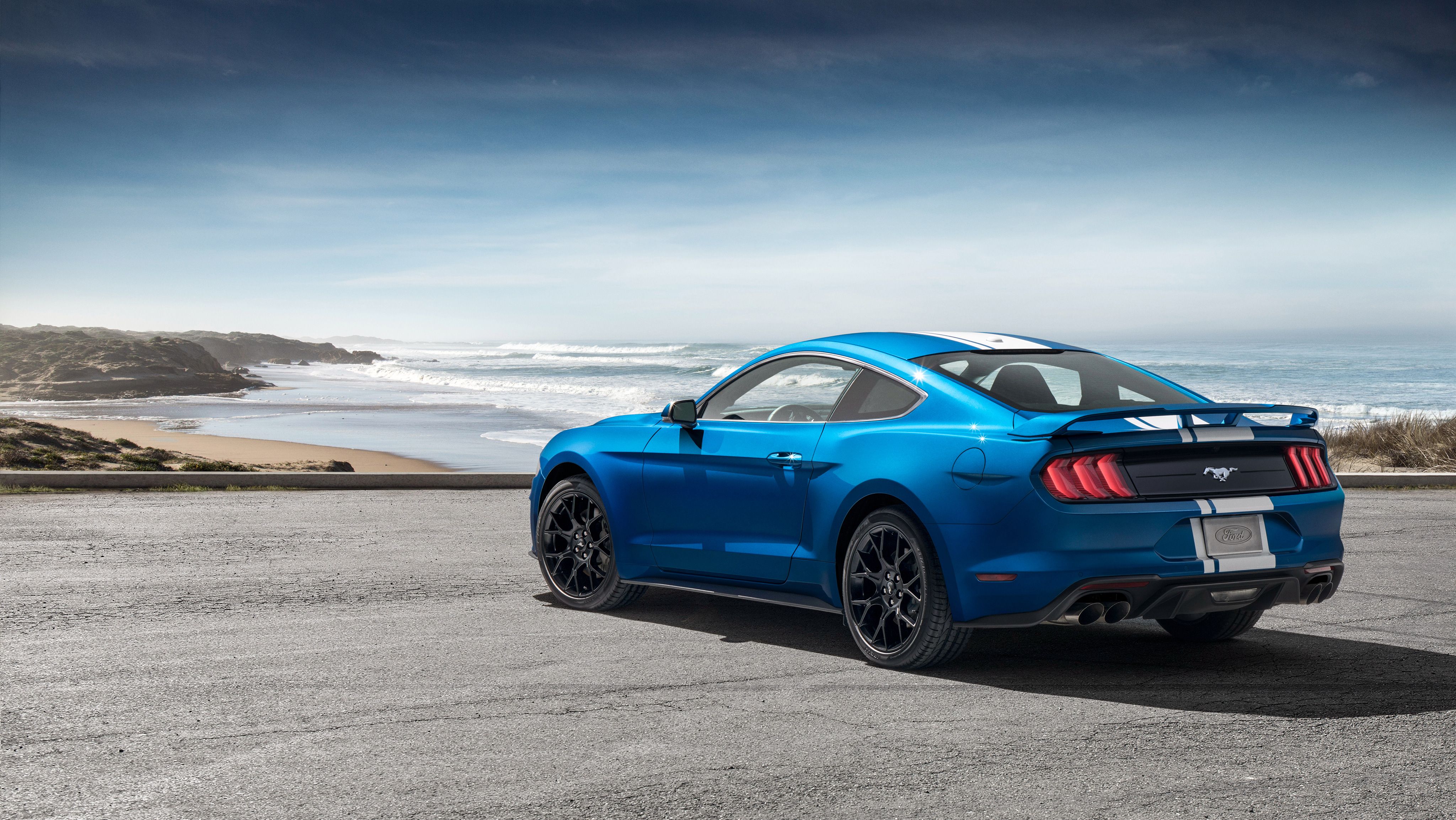 Ford Mustang blu vicino spiaggia, 4096x2307 4K, Desktop 4K