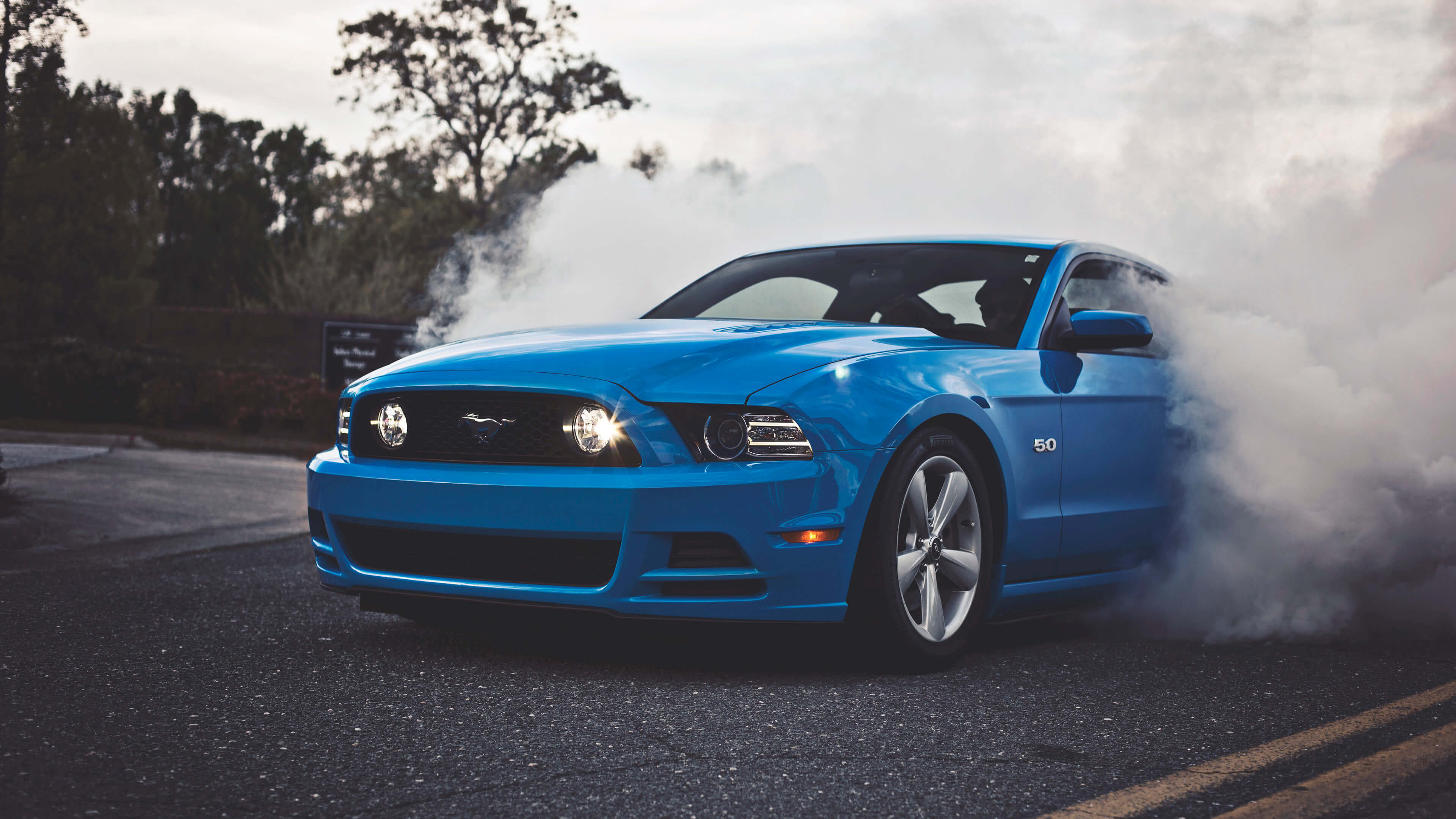 Ford Mustang blu burnout, 3840x2160 Ultra HD, 4K TV