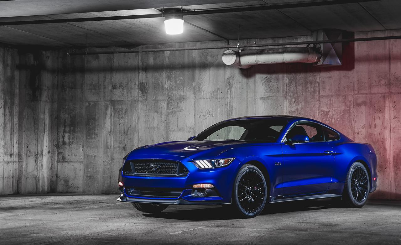 Ford Mustang blu in garage, 1280x782 720p, Laptop