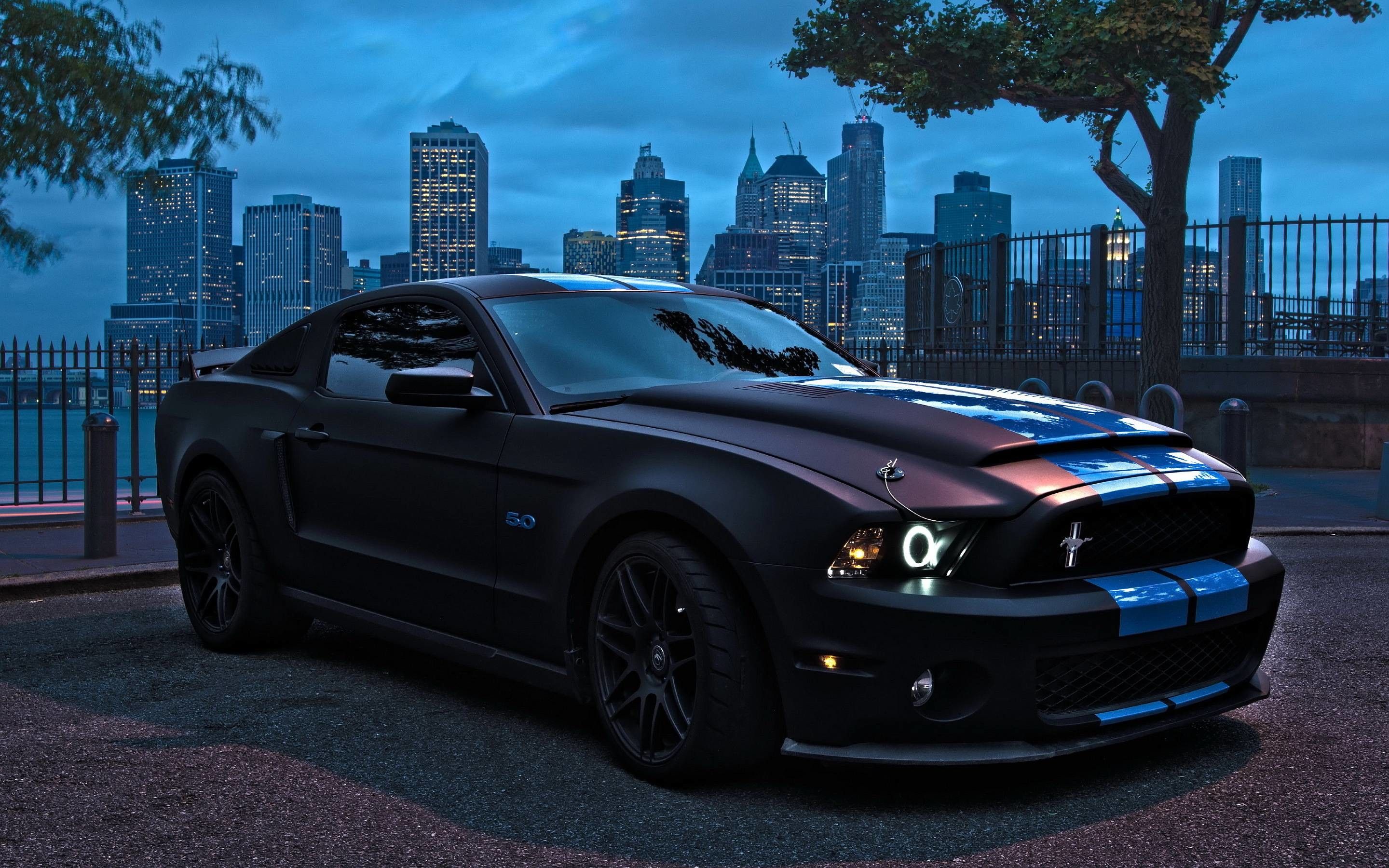 Ford Mustang nera città notturna, 2880x1800 2K+, Desktop