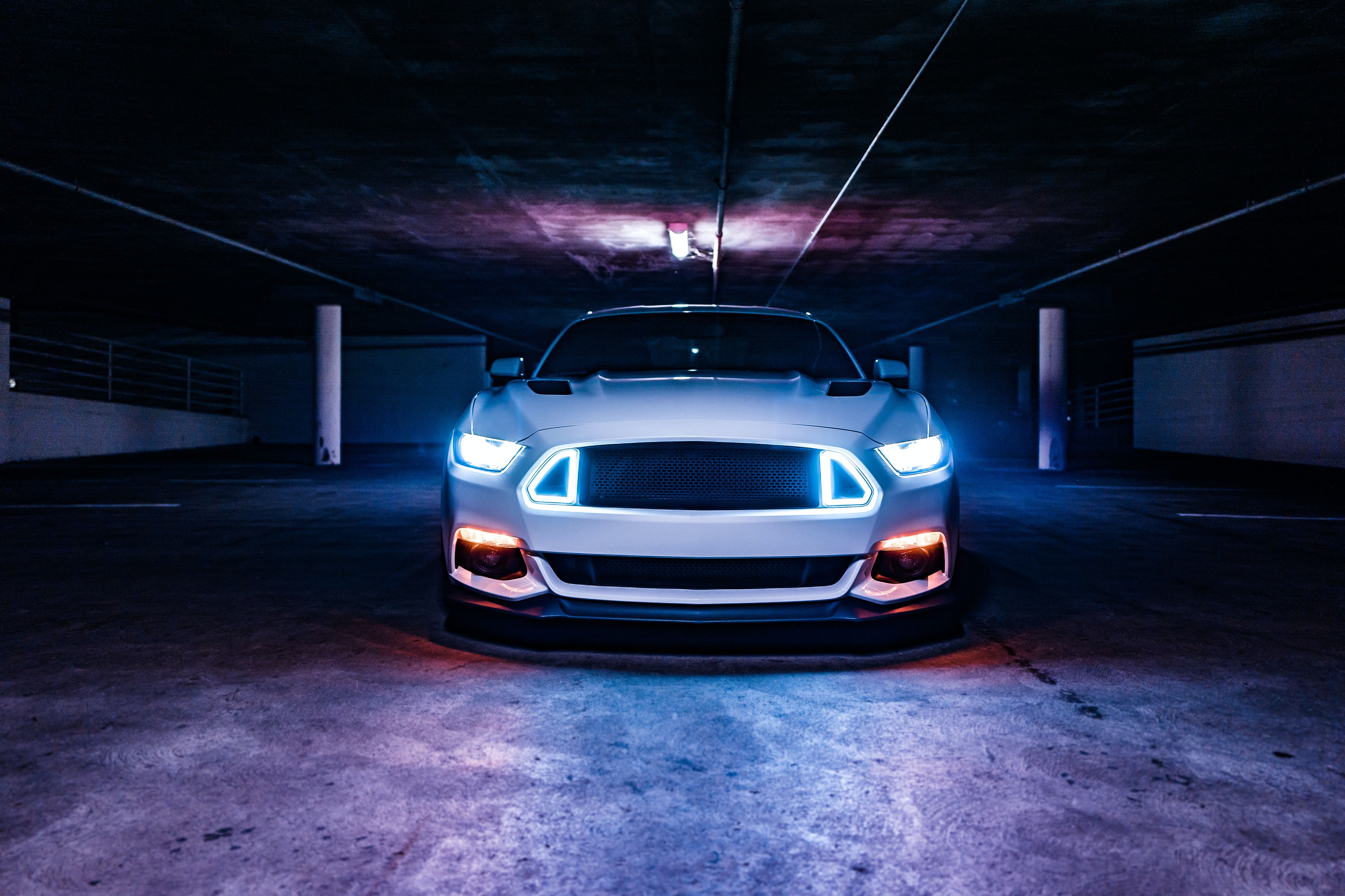 Ford Mustang bianca luci blu, 6000x4000 UHD, Monitor 4K