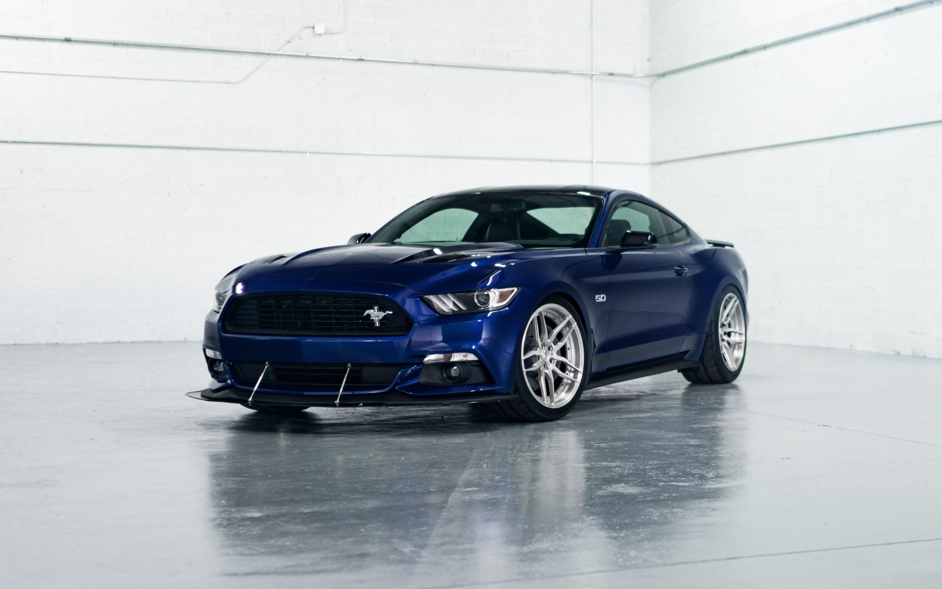 Ford Mustang blu in garage, 3840x2400 Ultra HD, 4K TV