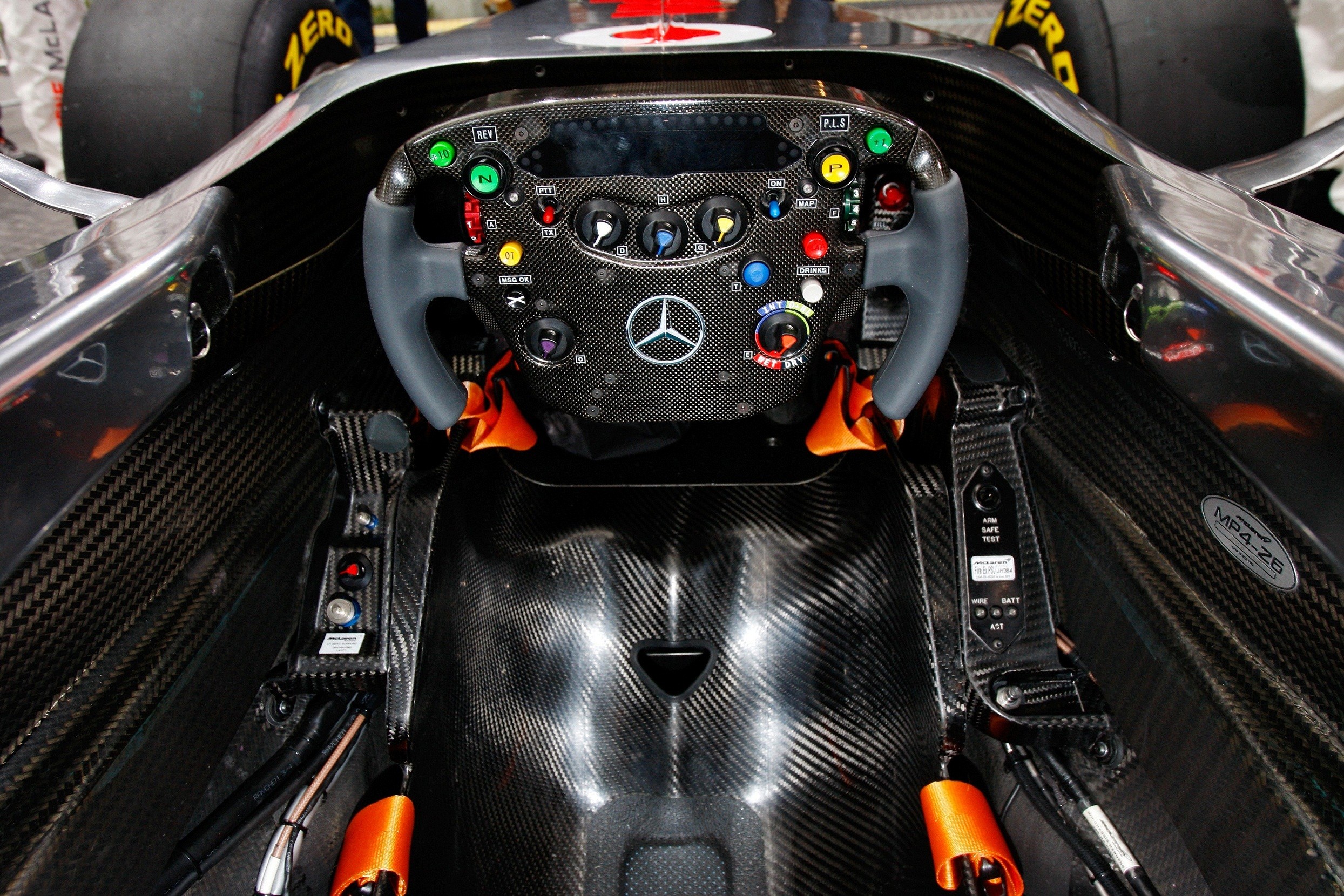 Cockpit volante Formula 1 Mercedes, 2489x1660 2K, Laptop