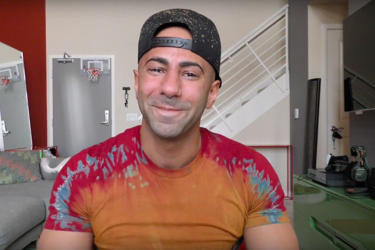 FouseyTube webcam vlog, 1200x800 HD, HP Laptop