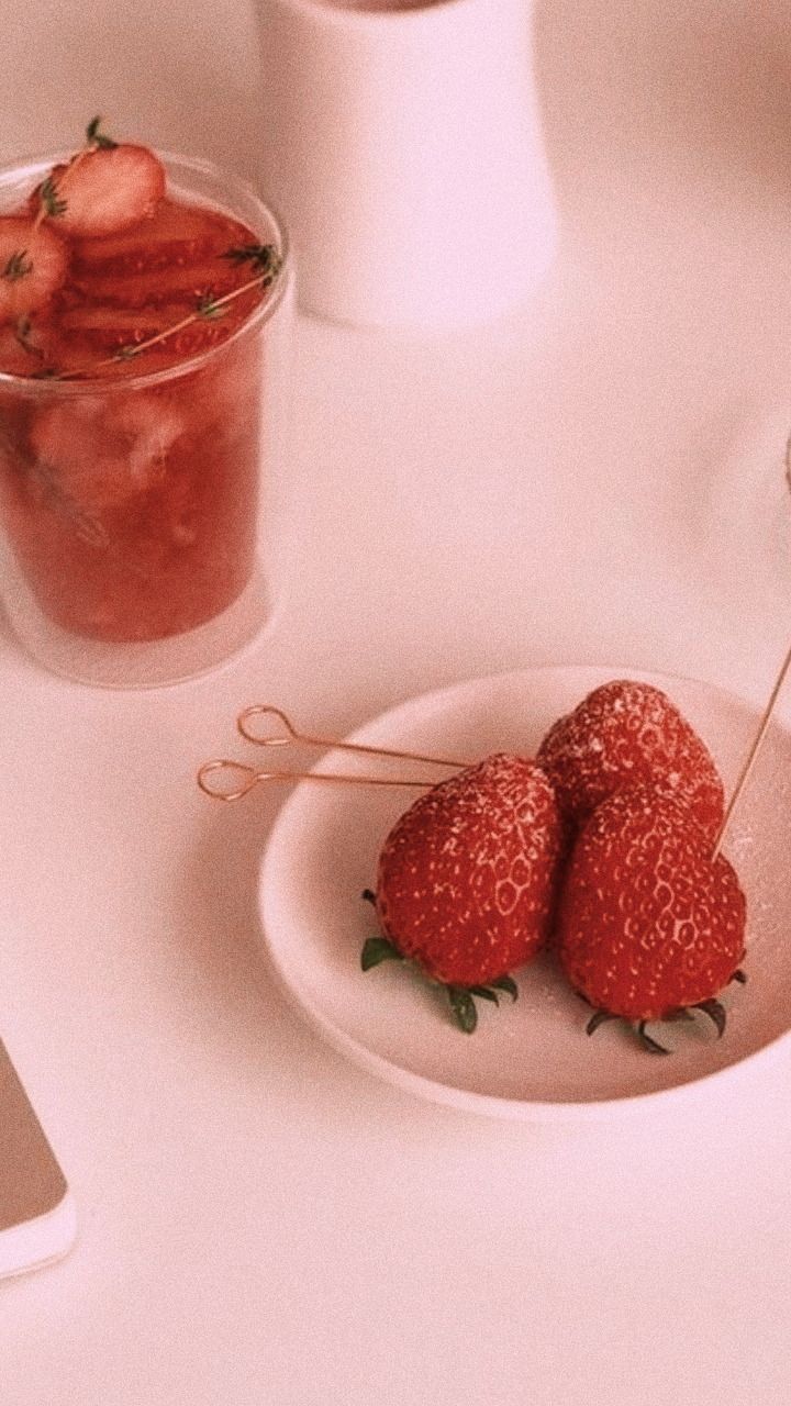 Fragole su piatto rosa, 720x1280 Verticale, Telefono