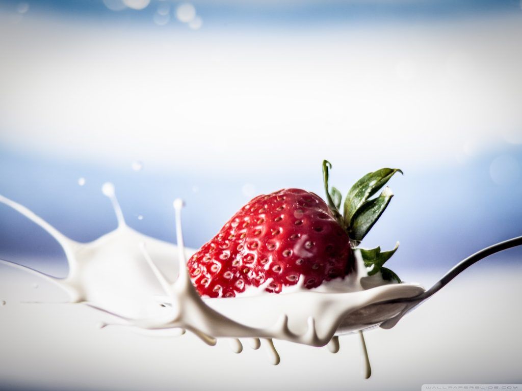 Fragola con schizzo di latte, 1024x768 HD, PC Desktop