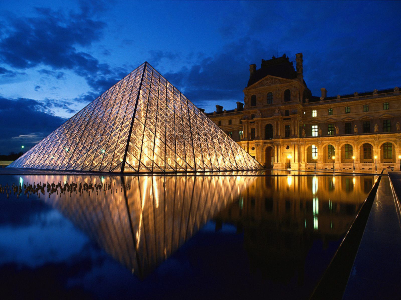 Piramide del Louvre notte, 1600x1200 HD Ready, PC