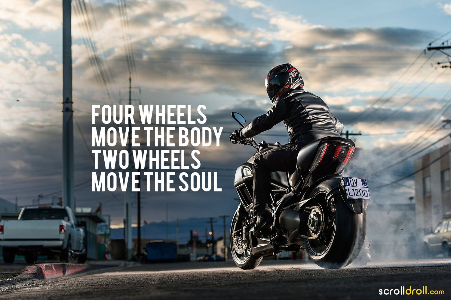 Moto cromata vista frontale, 2160x3840 Verticale, Mobile