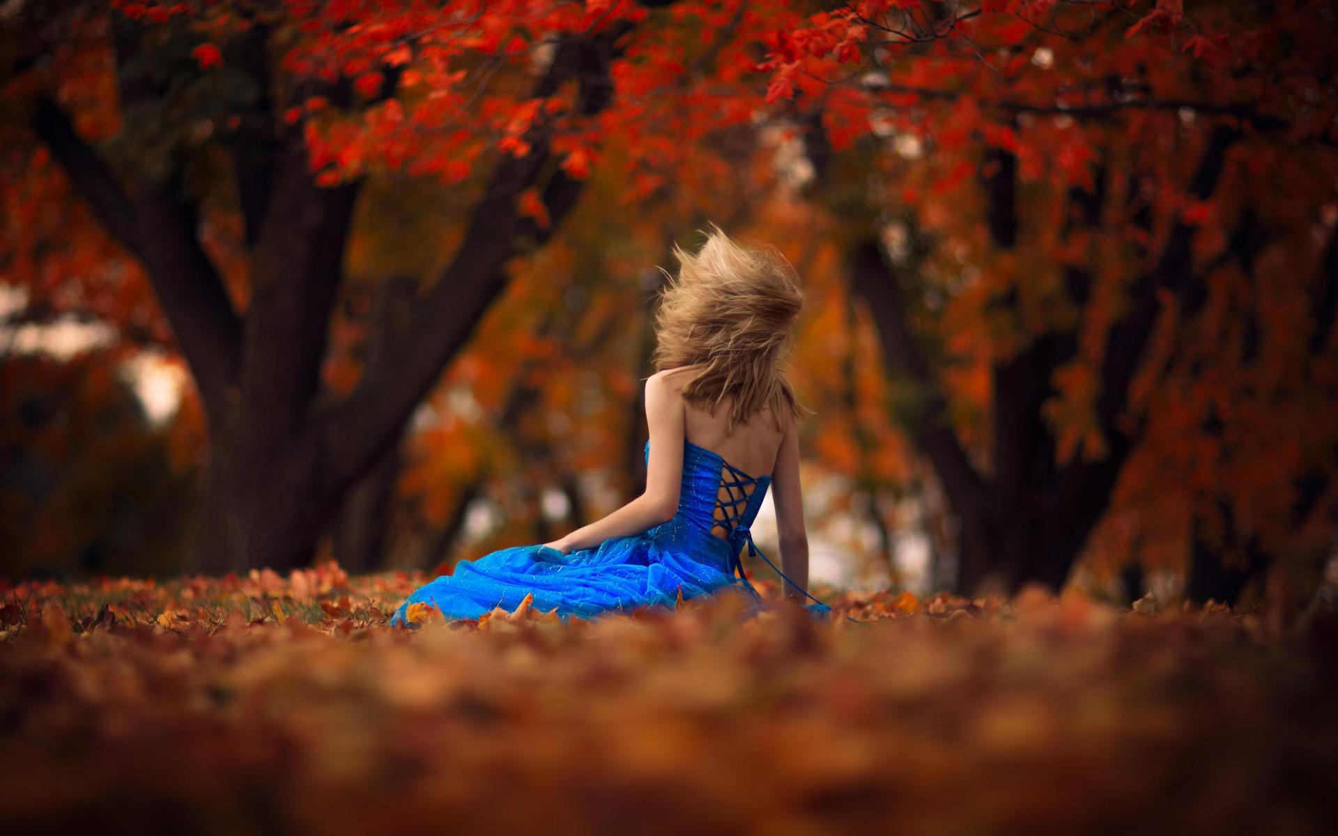 Ragazza sola vestito blu autunno, 1920x1200 Full HD+, Desktop