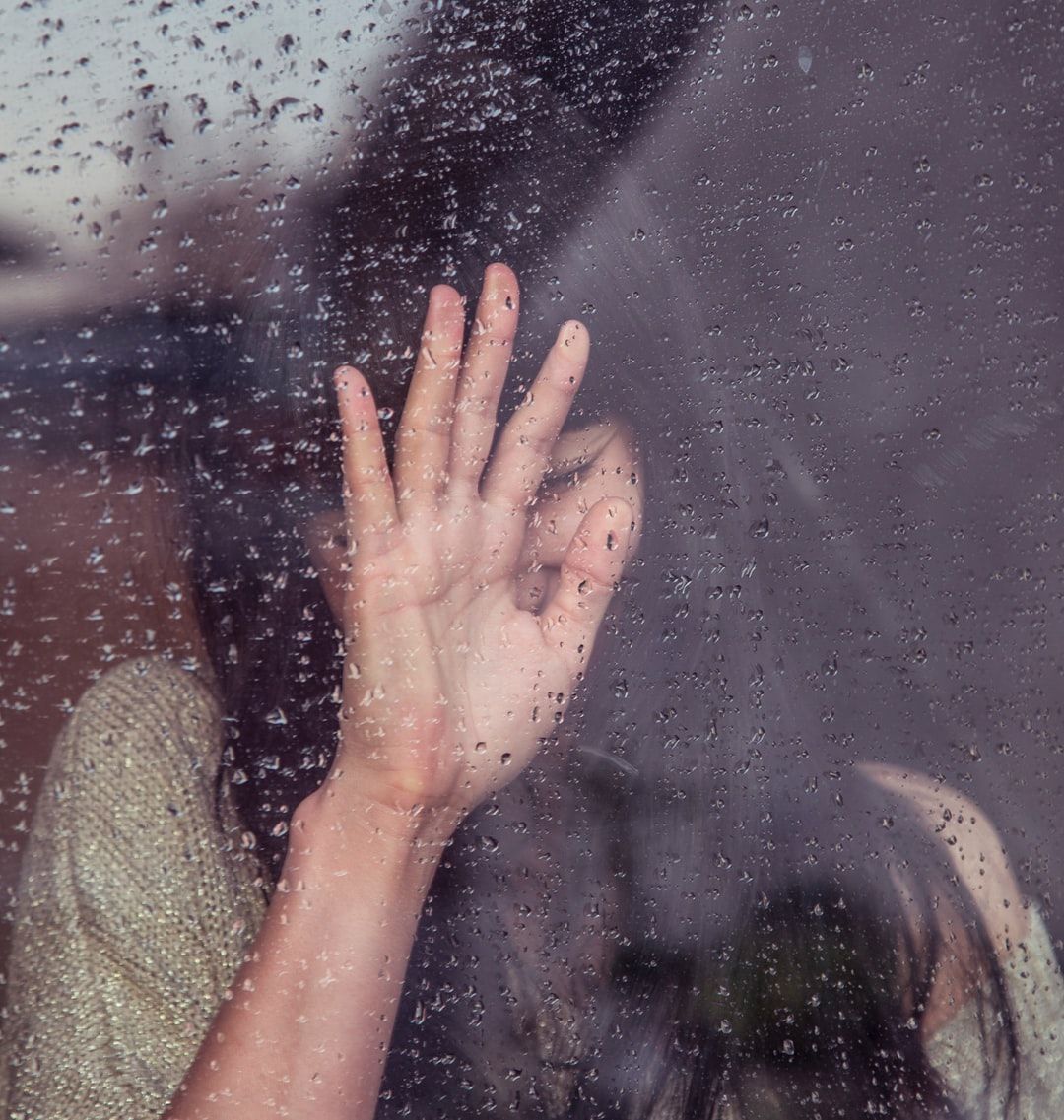 mano su vetro bagnato, 1080x1137 Full HD Verticale, Smartphone