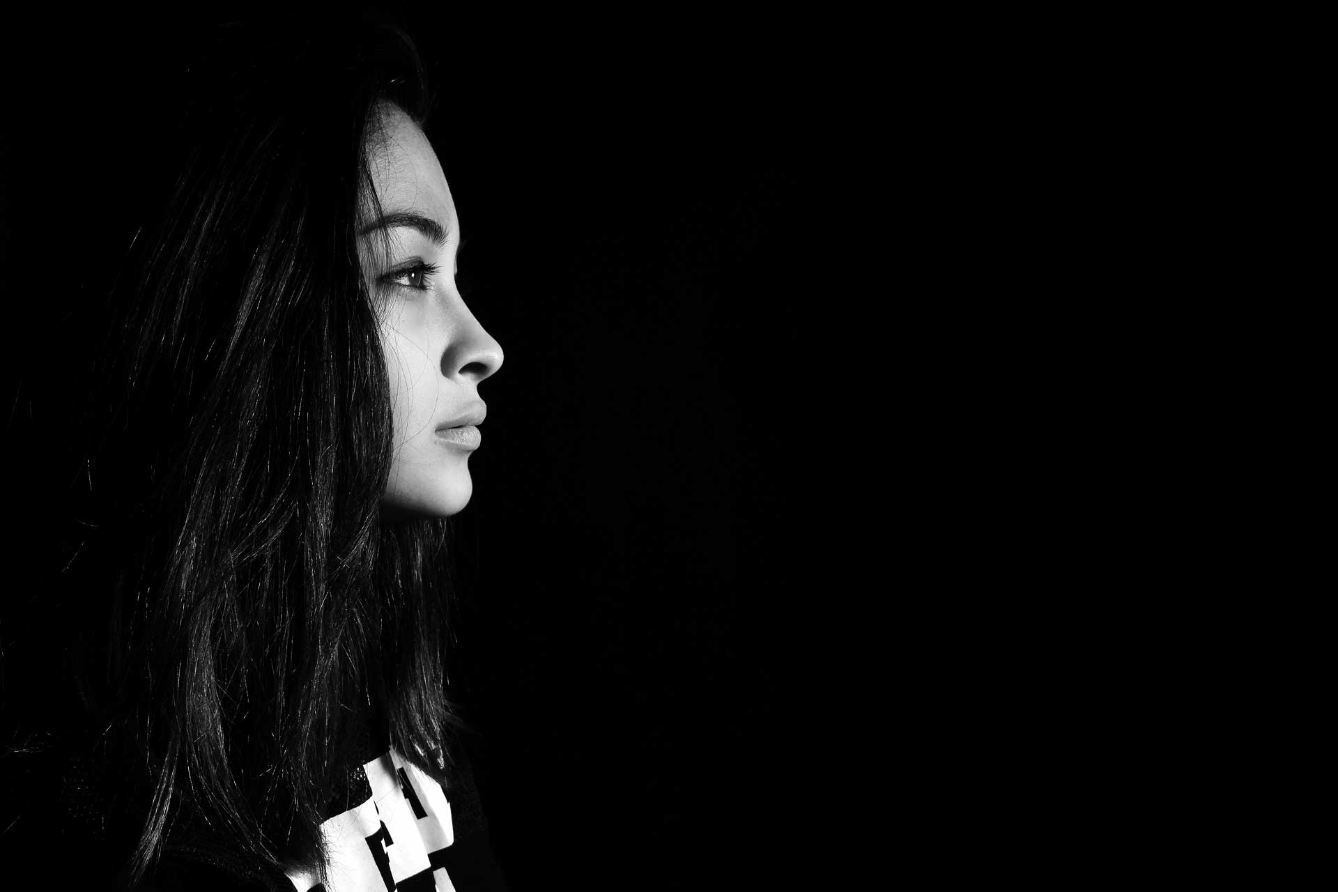 Ragazza triste profilo bianco-nero, 1920x1280 Full HD+ WUXGA, PC