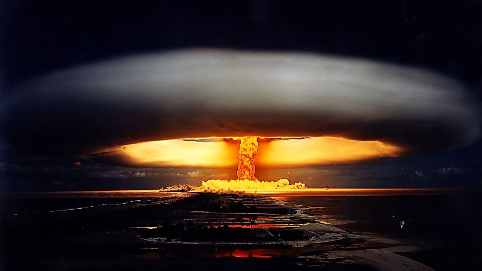 Esplosione nucleare notturna mare, 1600x900 900p, Desktop