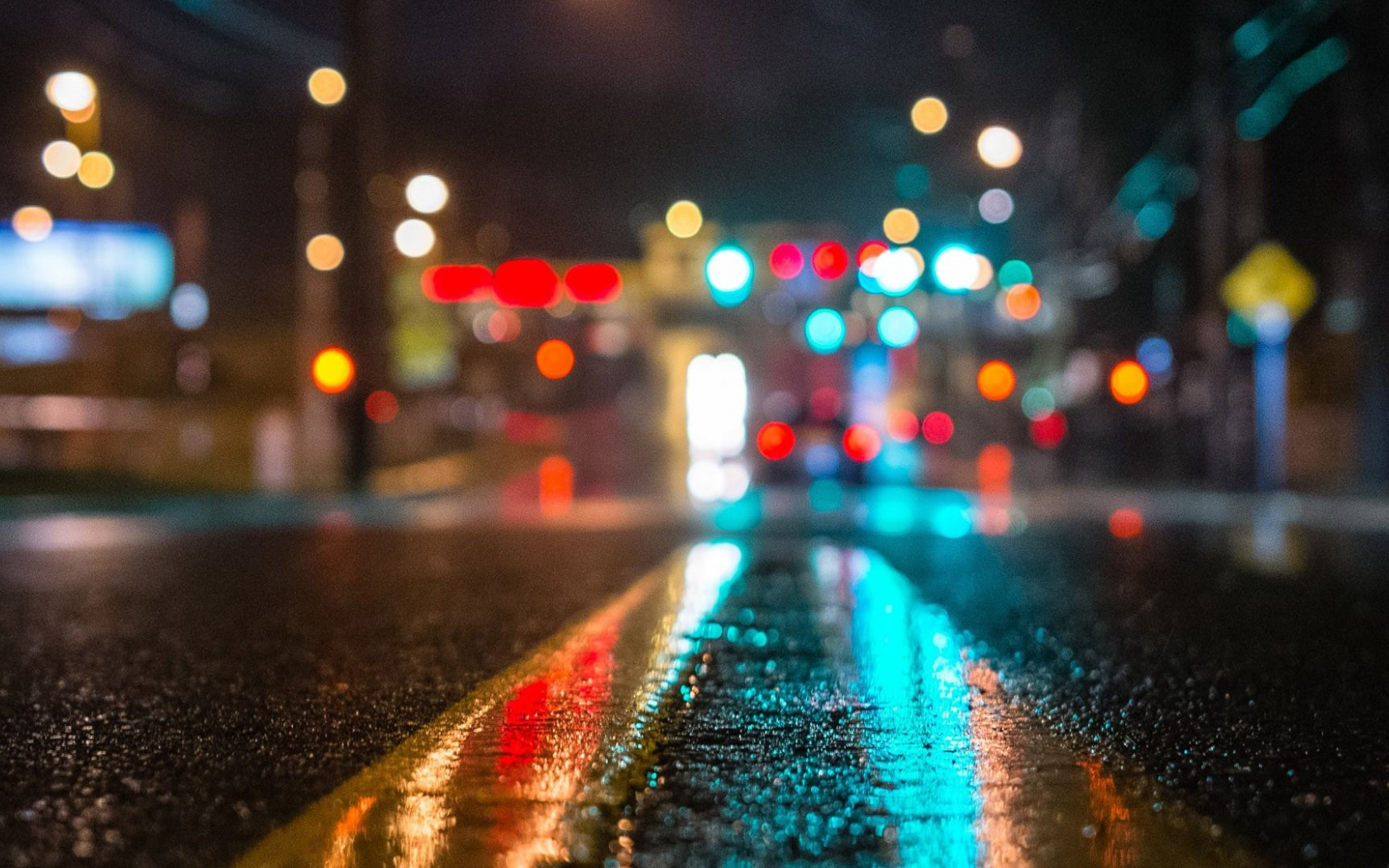 Strada urbana bagnata notte bokeh, 1680x1050 HD Ready, Desktop