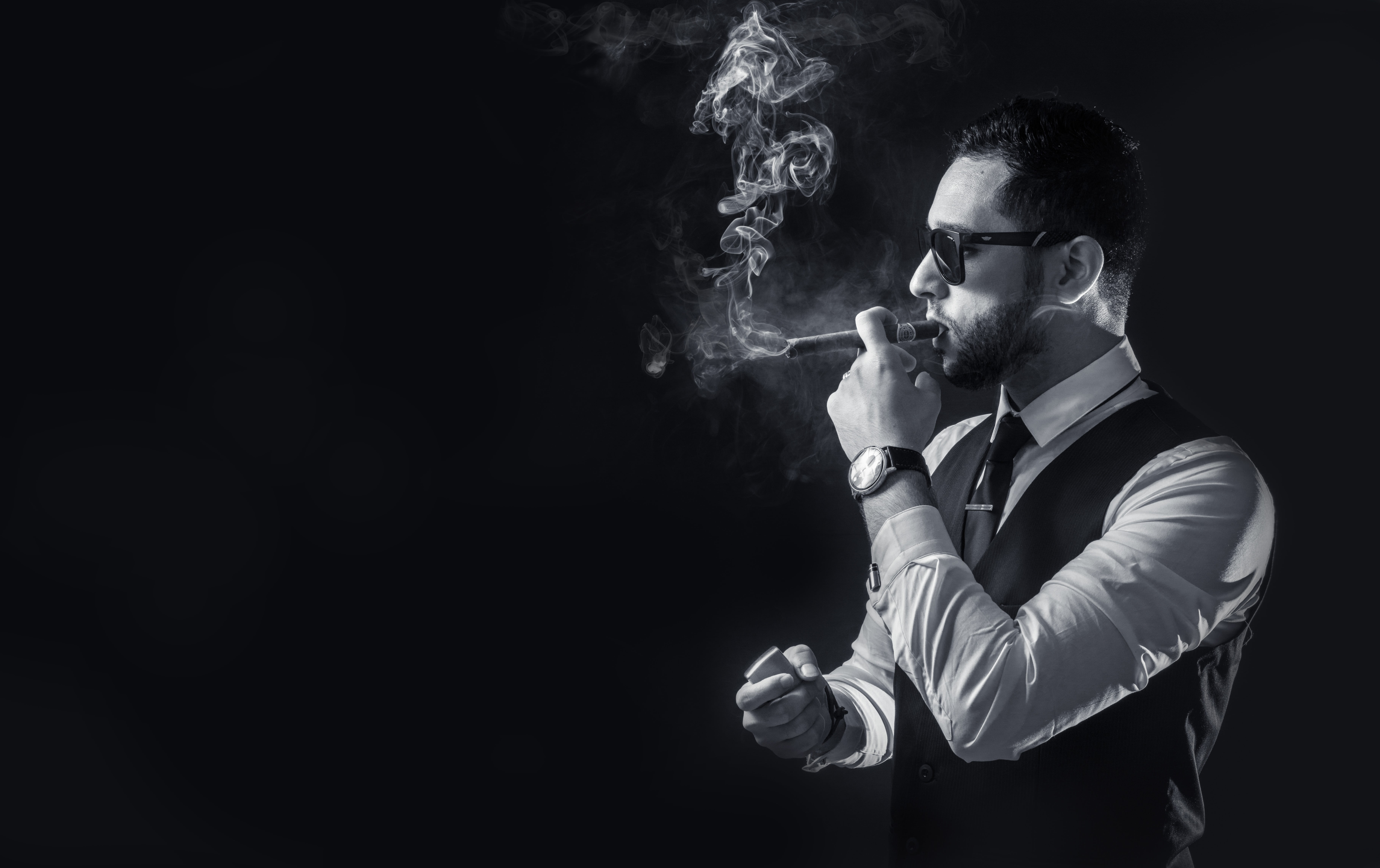 Uomo che fuma sigaro, bianco e nero, 7283x4583 4K Ultra HD, Monitor 4K
