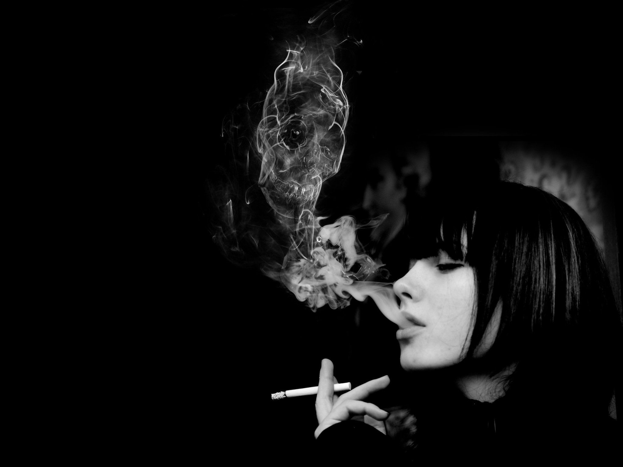 donna che fuma bianco nero, 2048x1536 alta risoluzione, Laptop