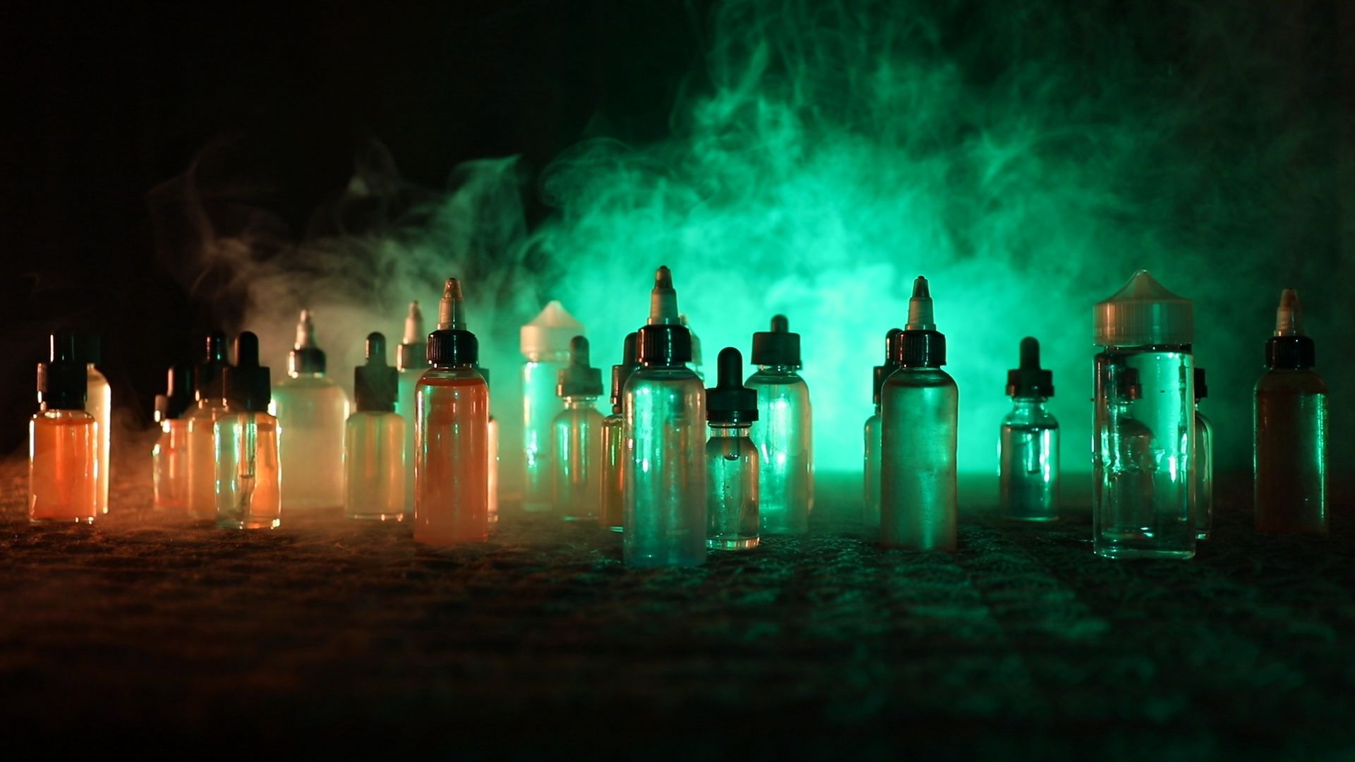 Uomo con nuvola di fumo vape, 1225x2449 Verticale, Telefono