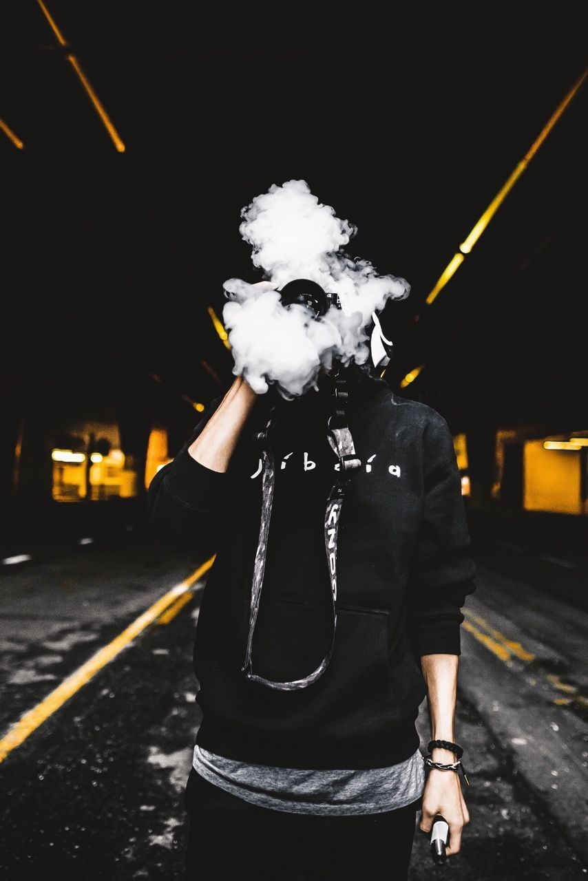Ragazza con fumo vape, 5760x3262 4K Ultra HD, Monitor 4K