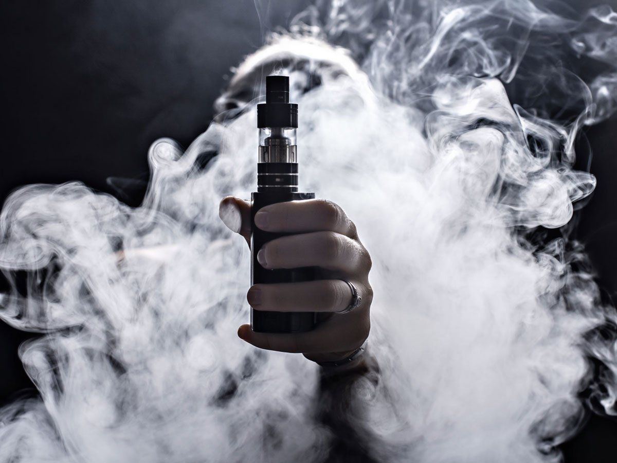 Persona con fumo vape sul viso, 1200x800 HD, Acer Nitro