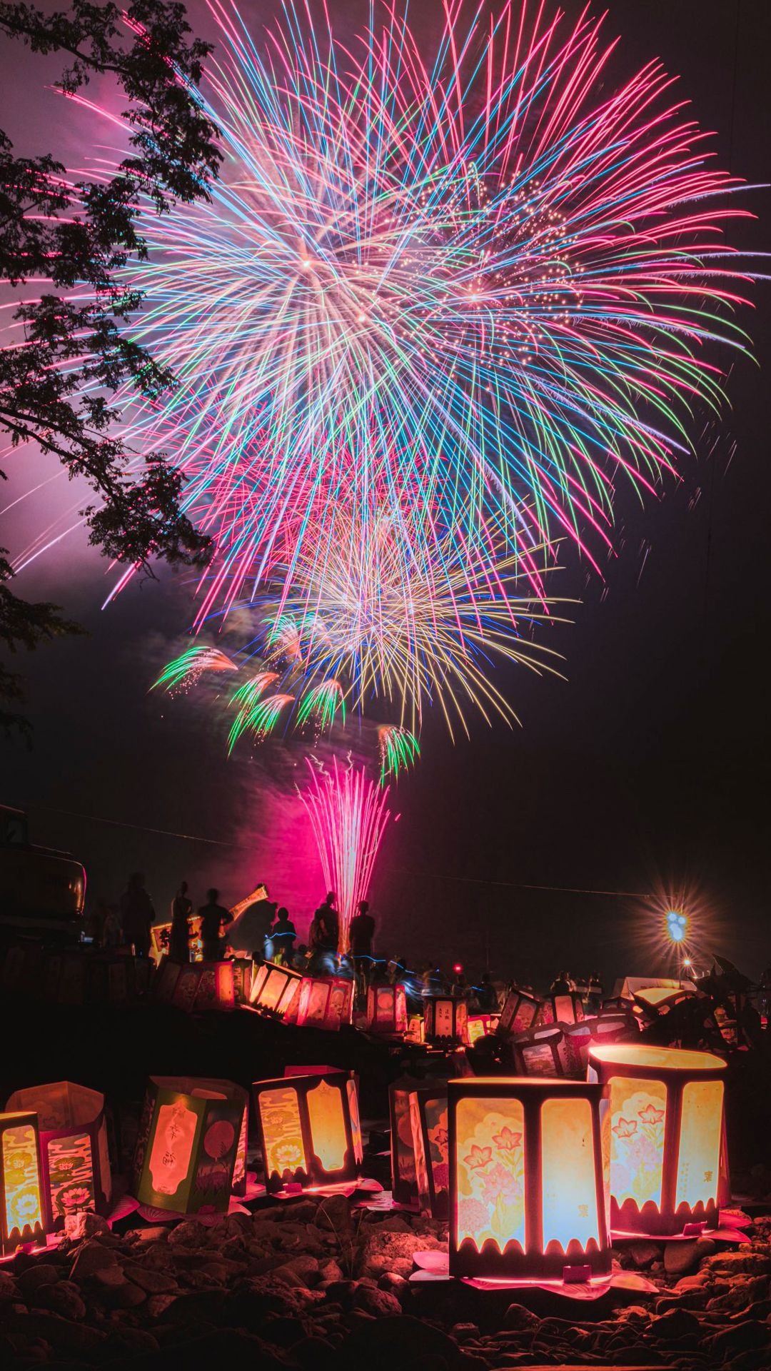 Fuochi d'artificio lanterne festa notturna, 1080x1920 Verticale, Telefono