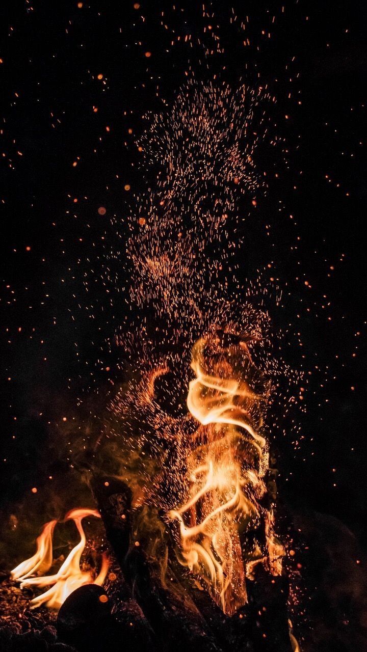 Fiamme e scintille nel buio, 720x1280 Full HD Verticale, iPhone