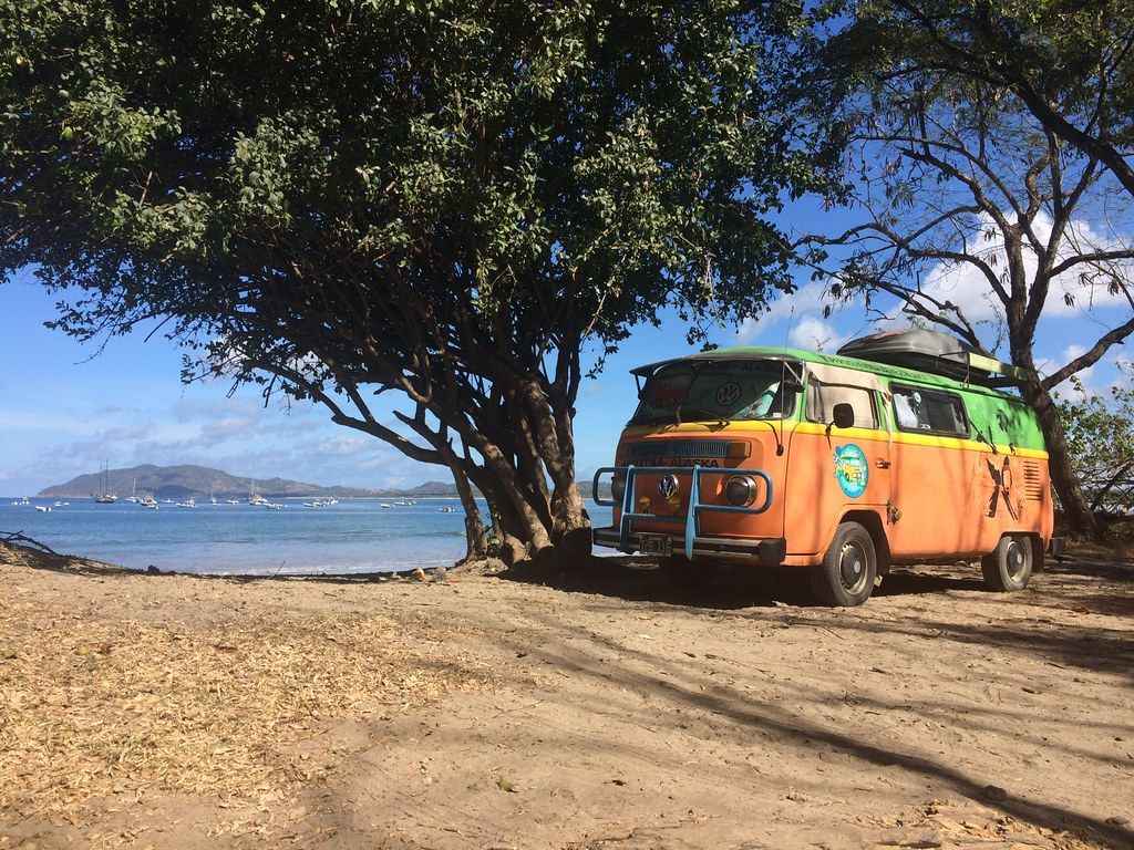 Furgone VW arancione in spiaggia, 1024x768 HD, Desktop