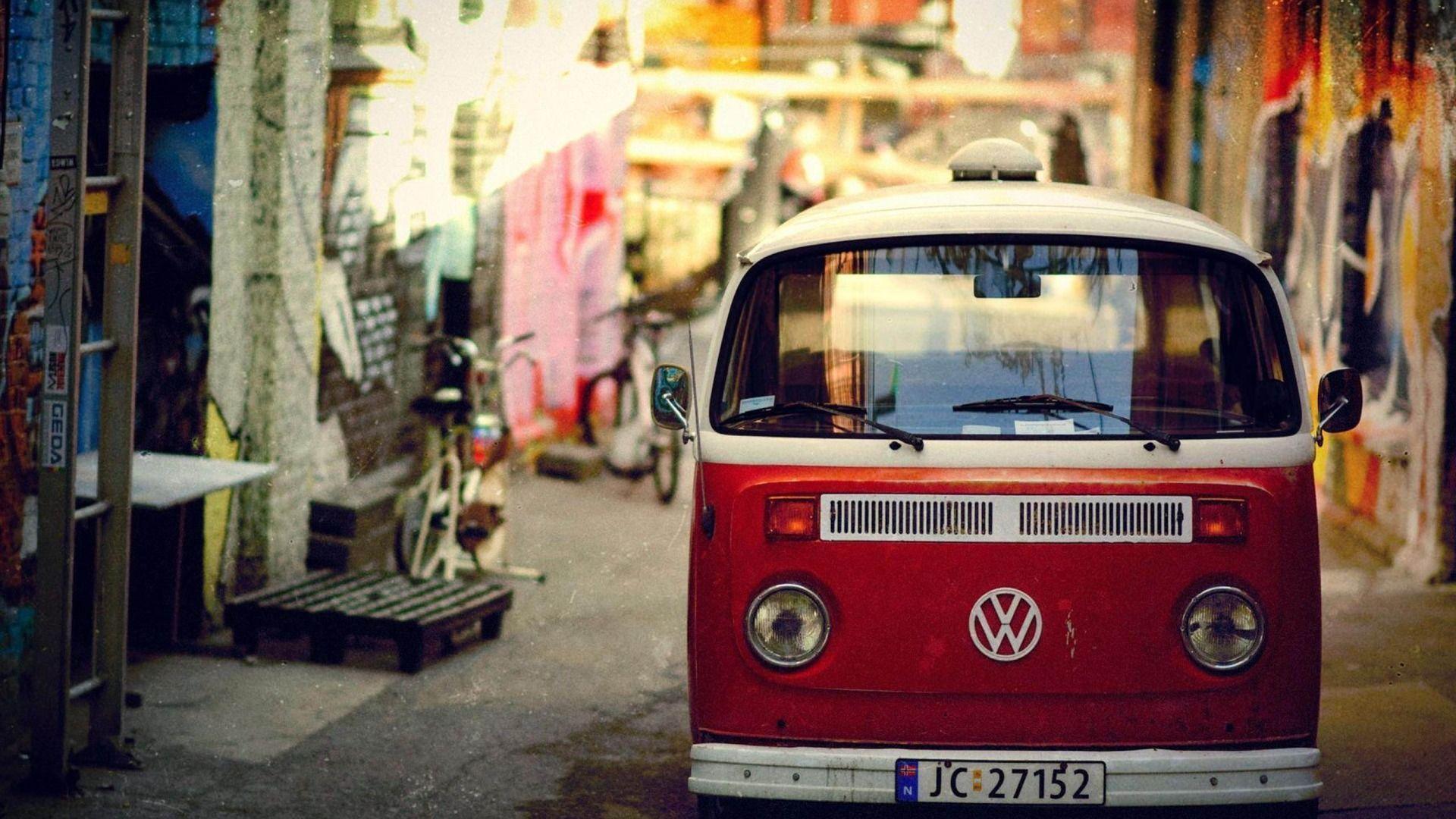 Furgone VW rosso vintage vicolo, 1920x1080 Full HD 1080p, Laptop