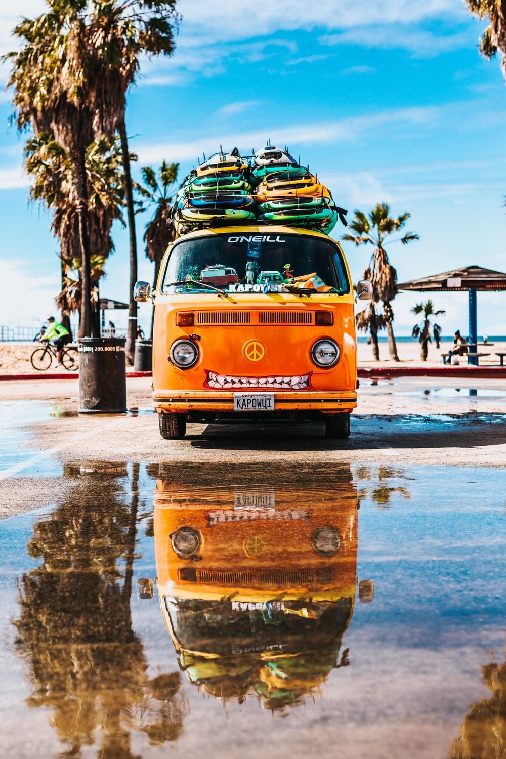 Furgone VW arancione con tavole surf, 1000x1500 Full HD Verticale, iPhone