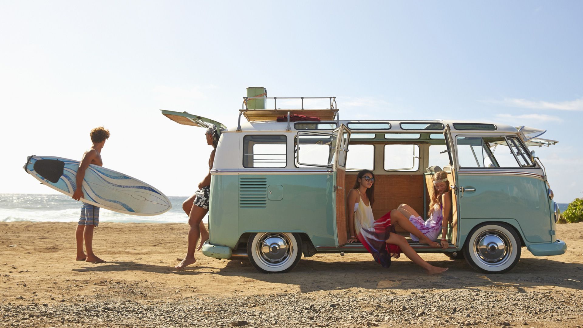 Furgone VW vintage in spiaggia, 1920x1080 Full HD, PC Desktop