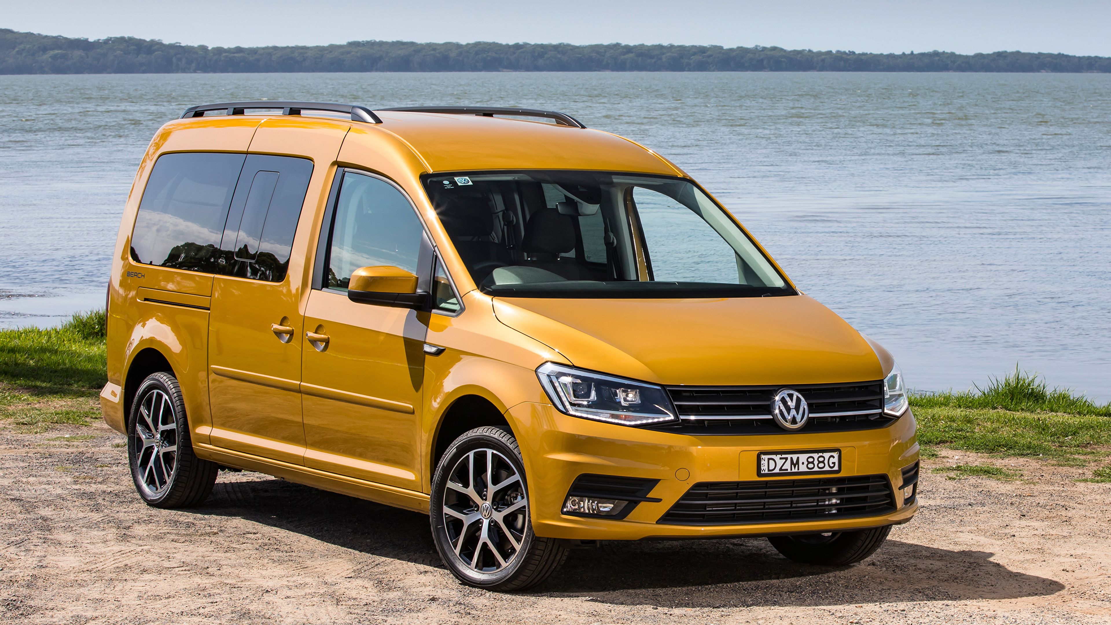Furgone VW camperizzato in spiaggia, 1080x810 HD, Desktop