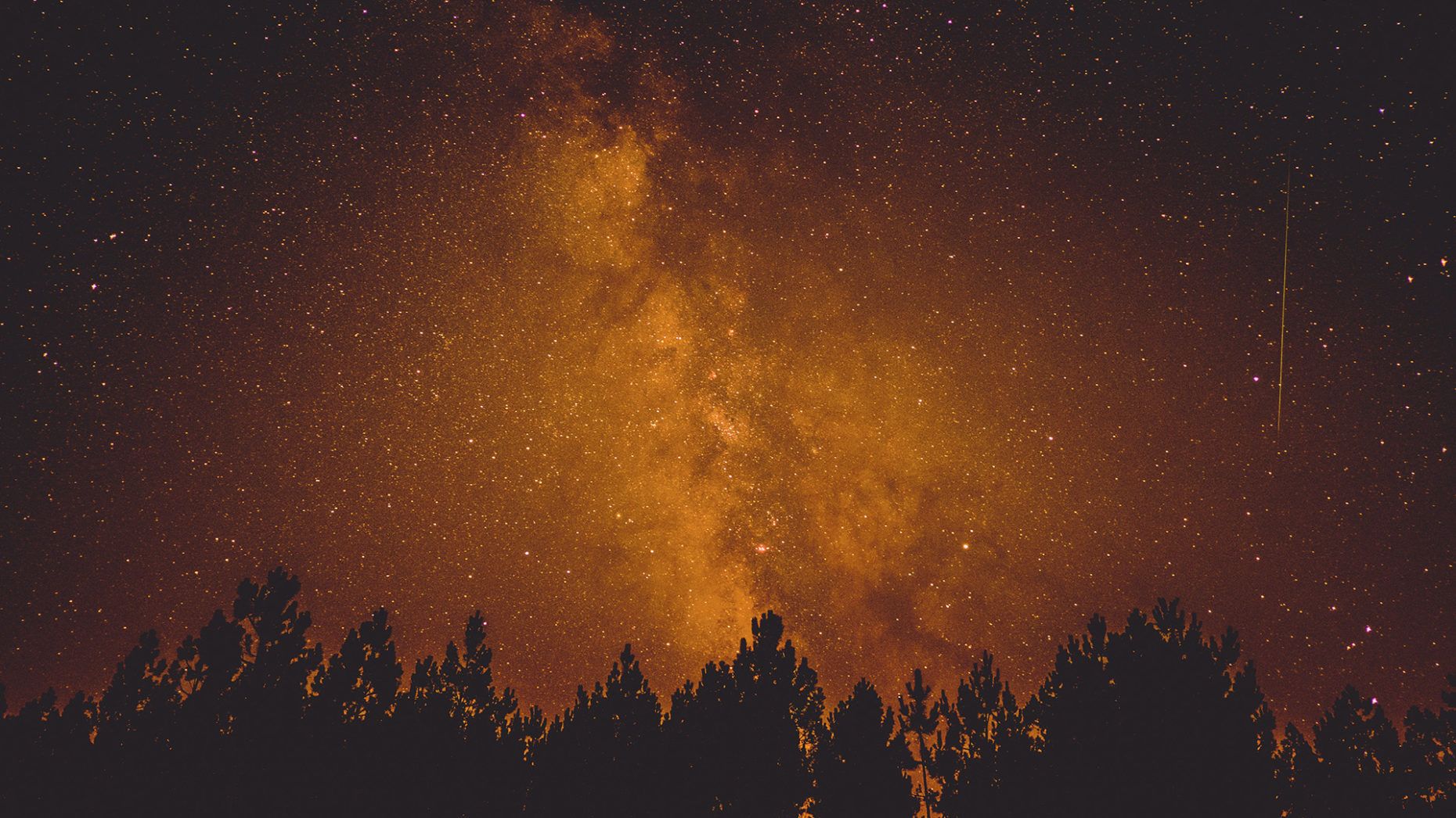 Galassia arancione con alberi silhouette, 1860x1046 900p, Laptop