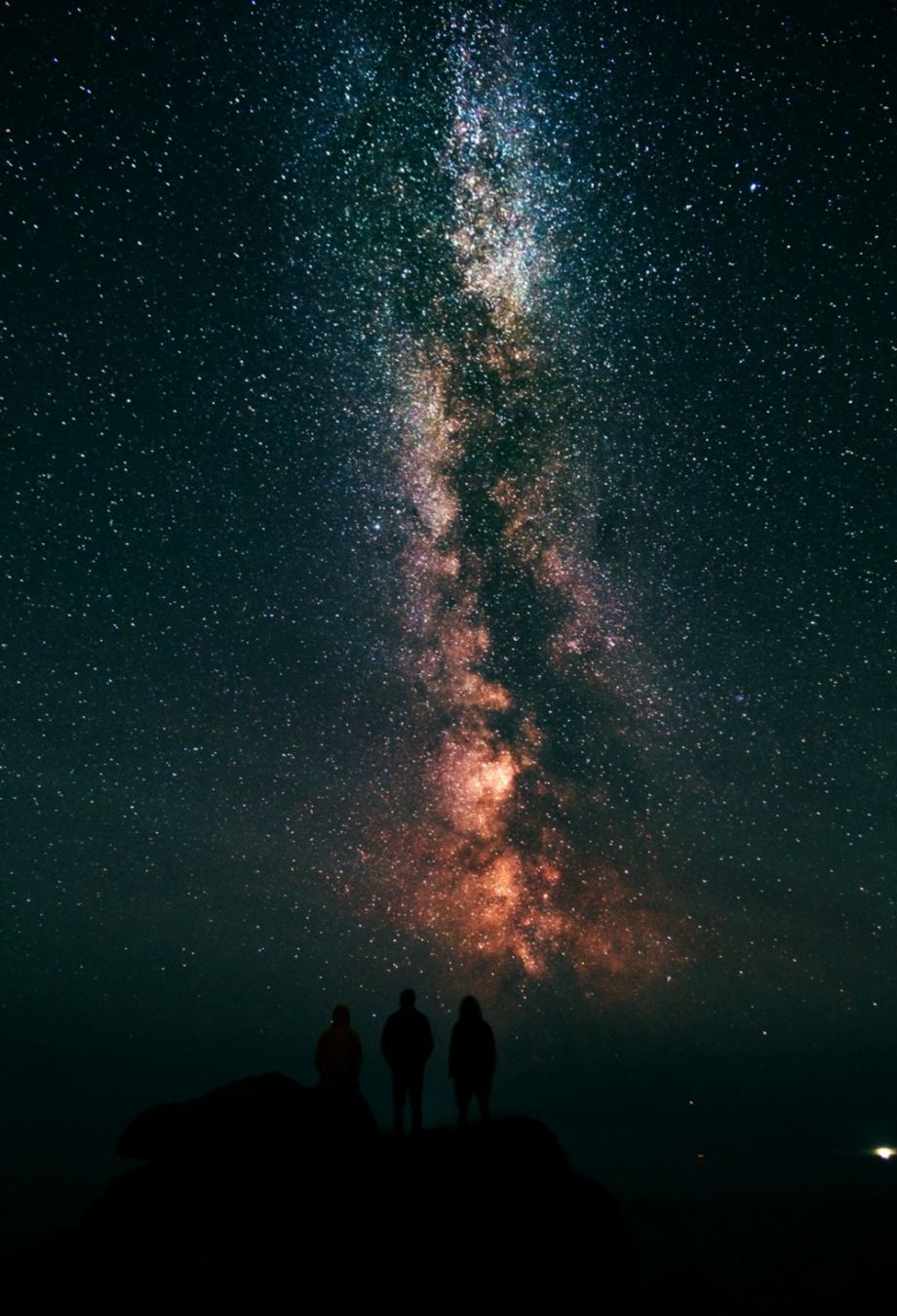 Via Lattea con silhouette persone, 920x1349 Full HD Verticale, iPhone