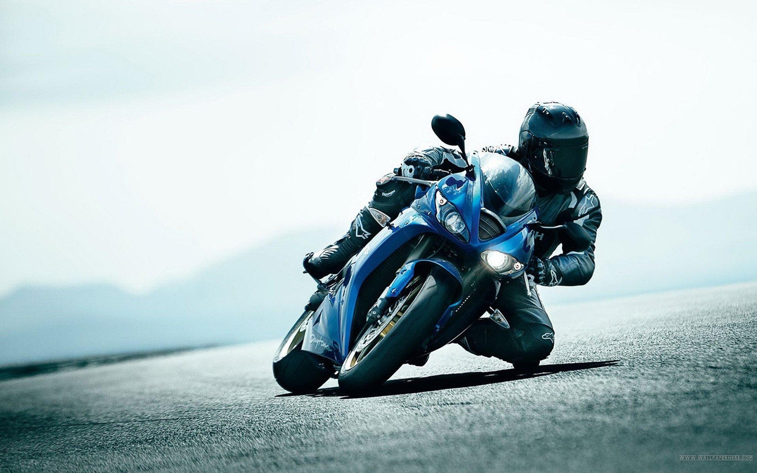 Motociclista in curva su moto sportiva, 2560x1600 WQXGA, PC