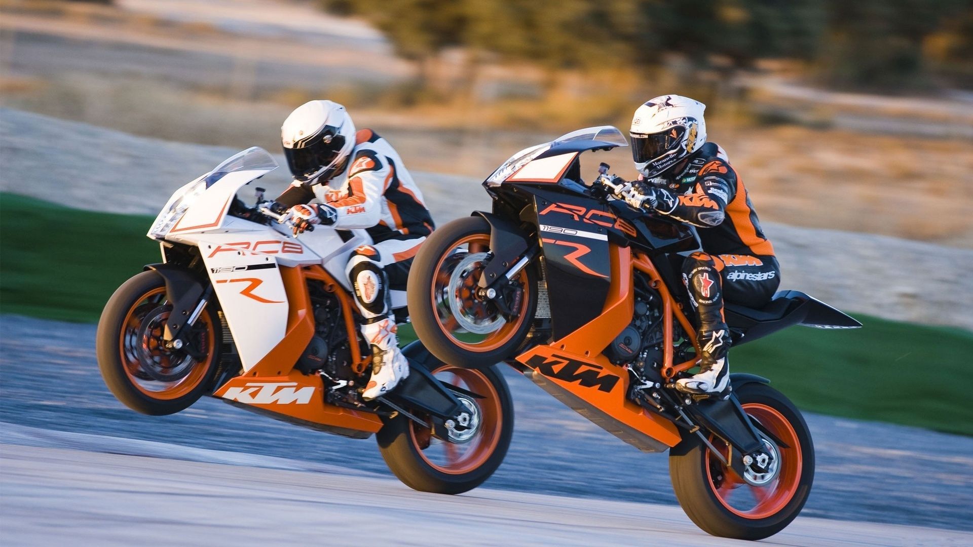 Moto KTM RC8 in pista, 1920x1080 Full HD, Laptop
