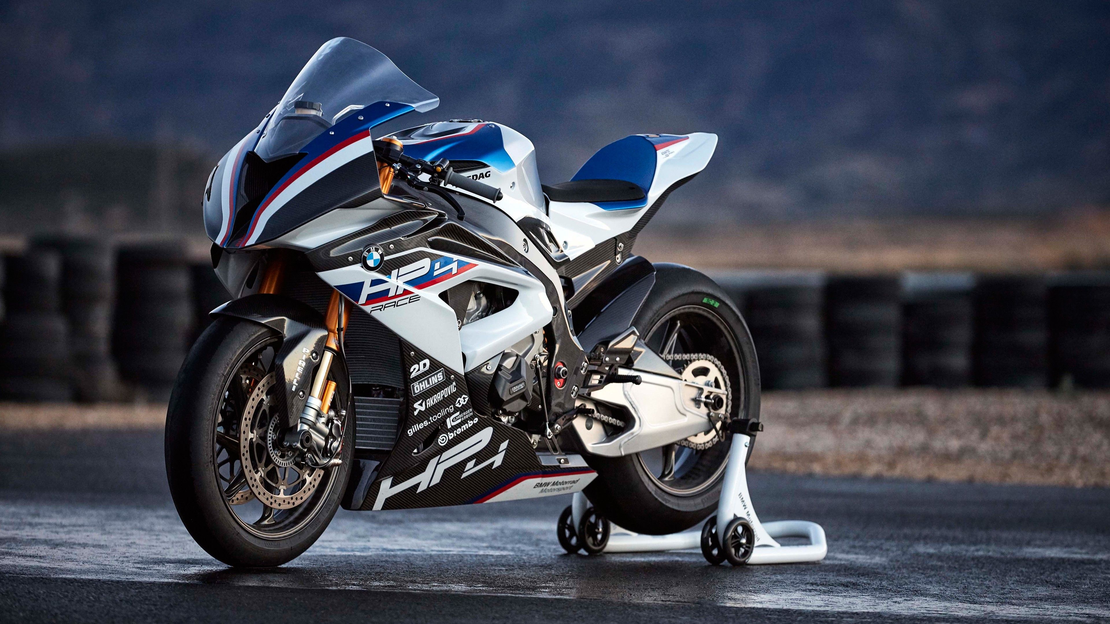 Moto sportiva BMW su pista, 3840x2160 4K, Desktop 4K