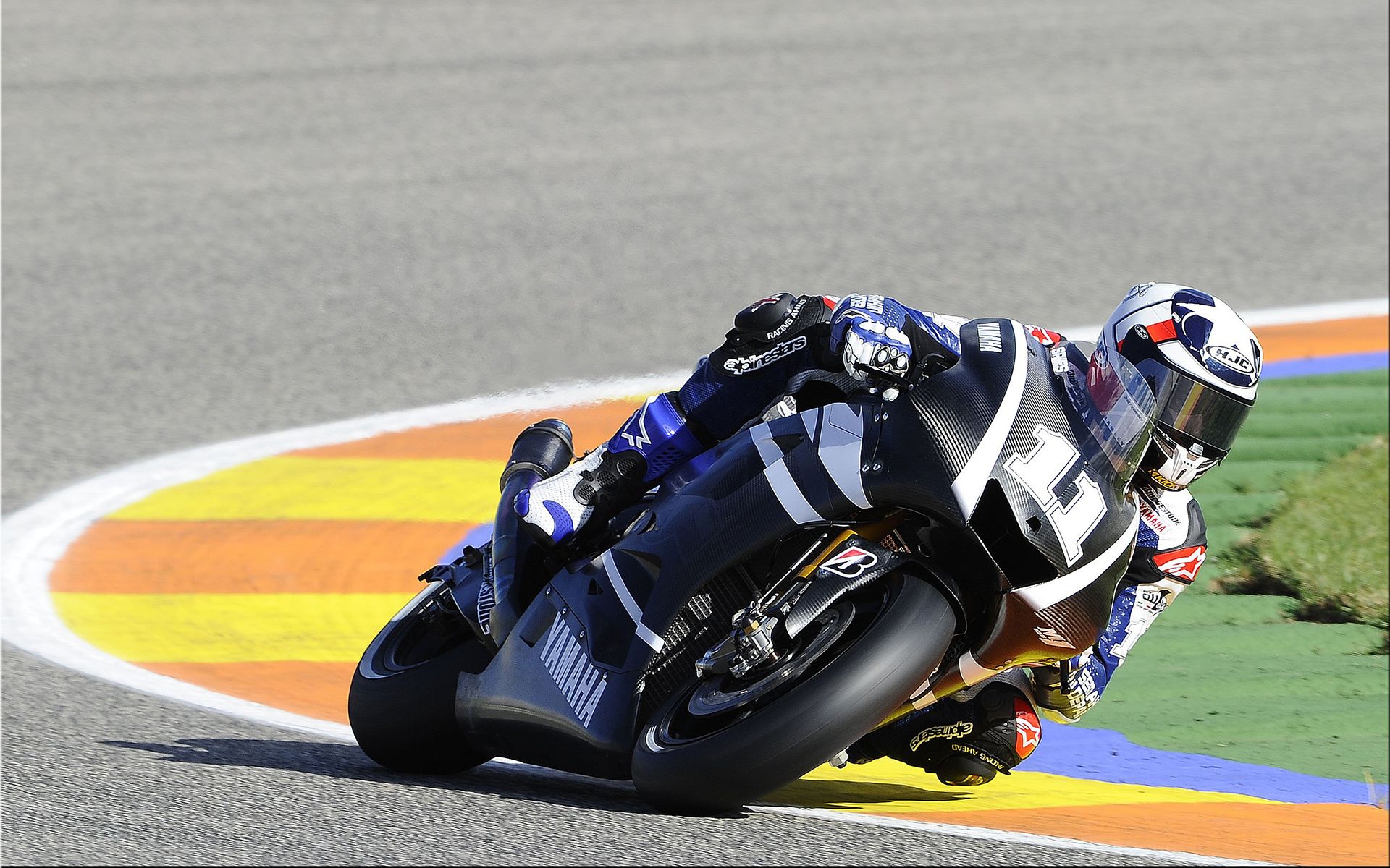 Moto Yamaha in curva pista, 1920x1200 WUXGA, Desktop