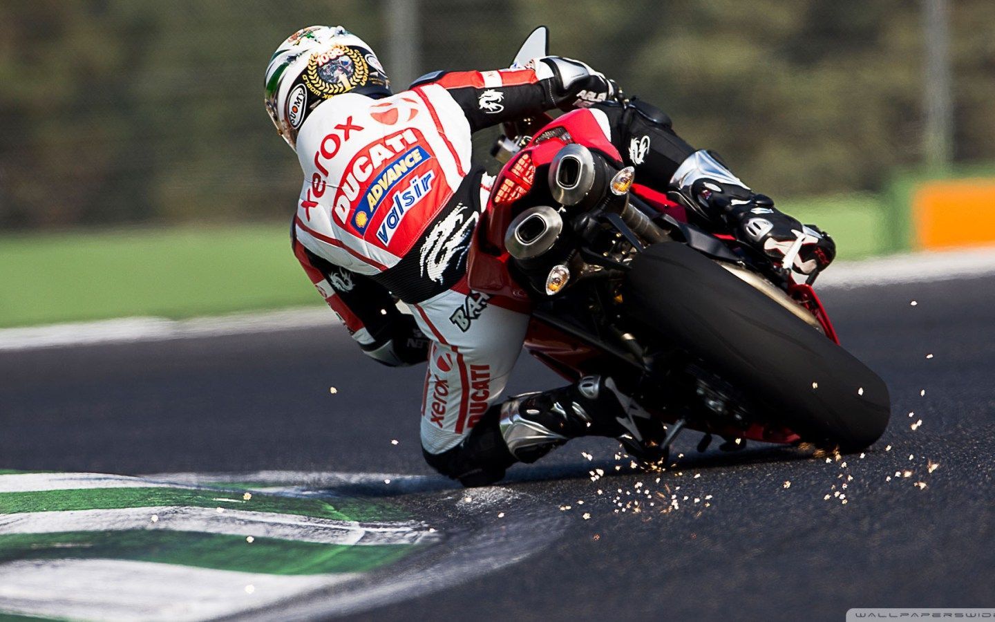 Moto Ducati in curva pista, 1440x900 720p, PC