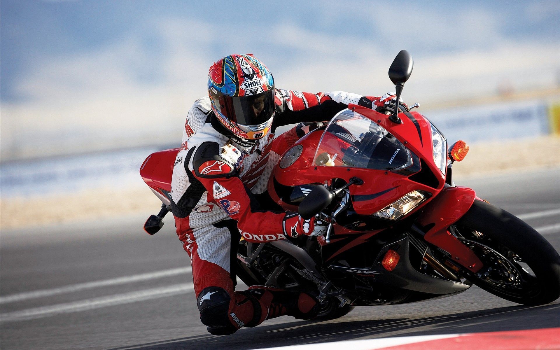 Moto sportiva rossa in curva, 1920x1200 WUXGA, iMac