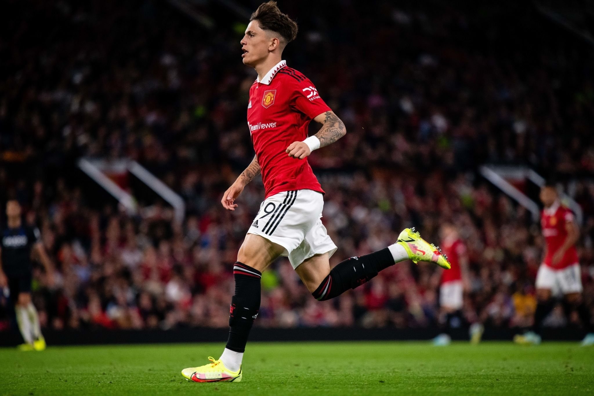 Calciatore Manchester United in campo, 2048x1365 2K, PC