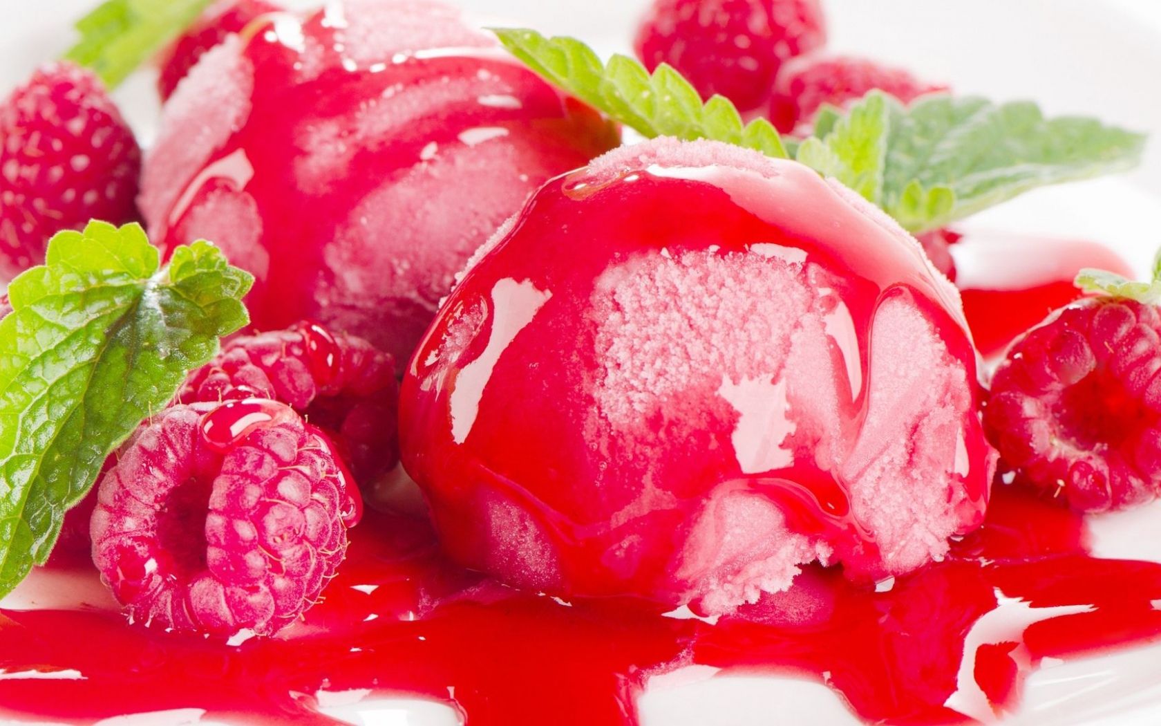 Gelato ai lamponi con salsa, 1680x1050 900p, Desktop