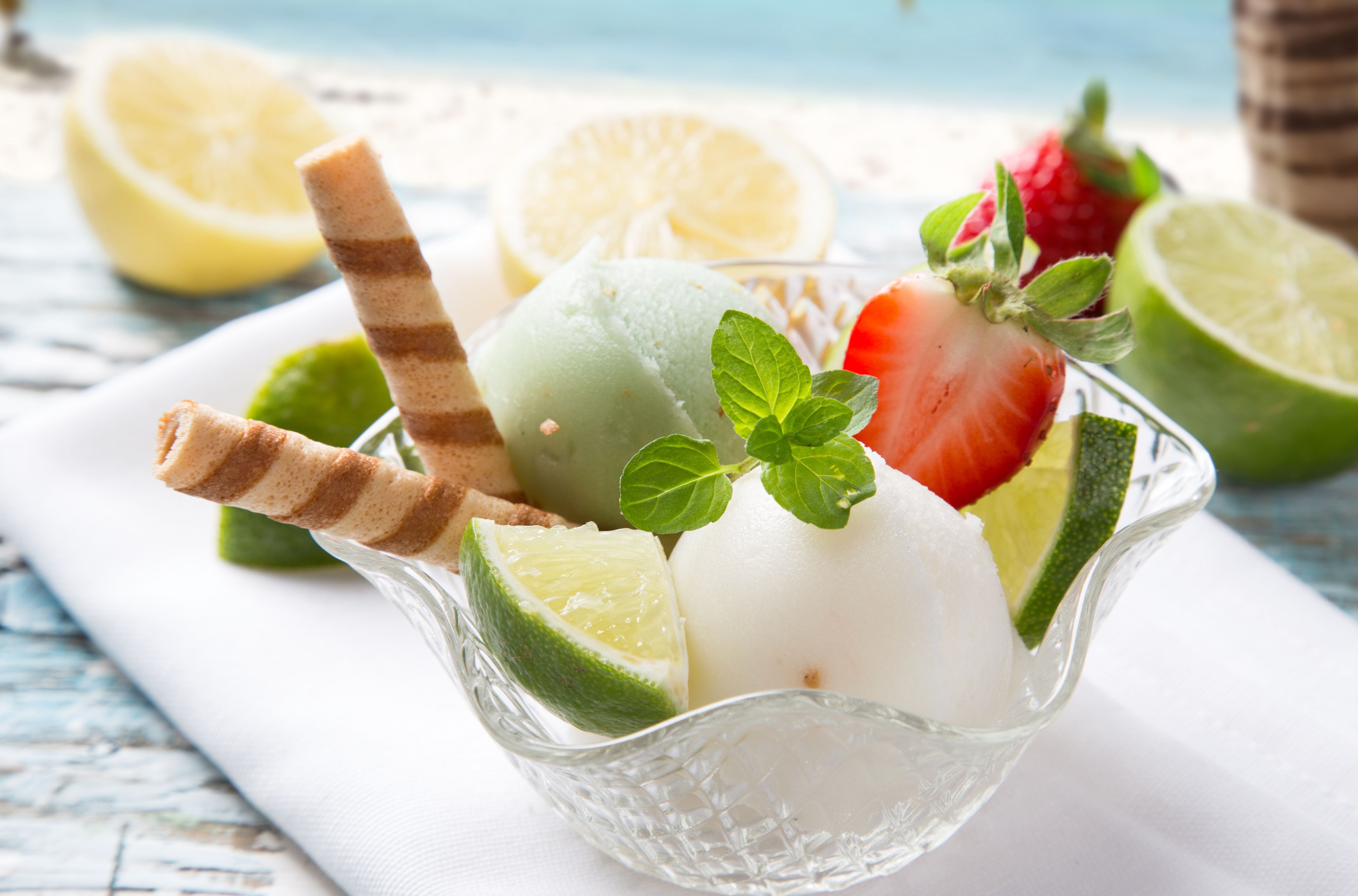 Gelato con lime e fragole, 5306x3501 4K, Desktop 4K
