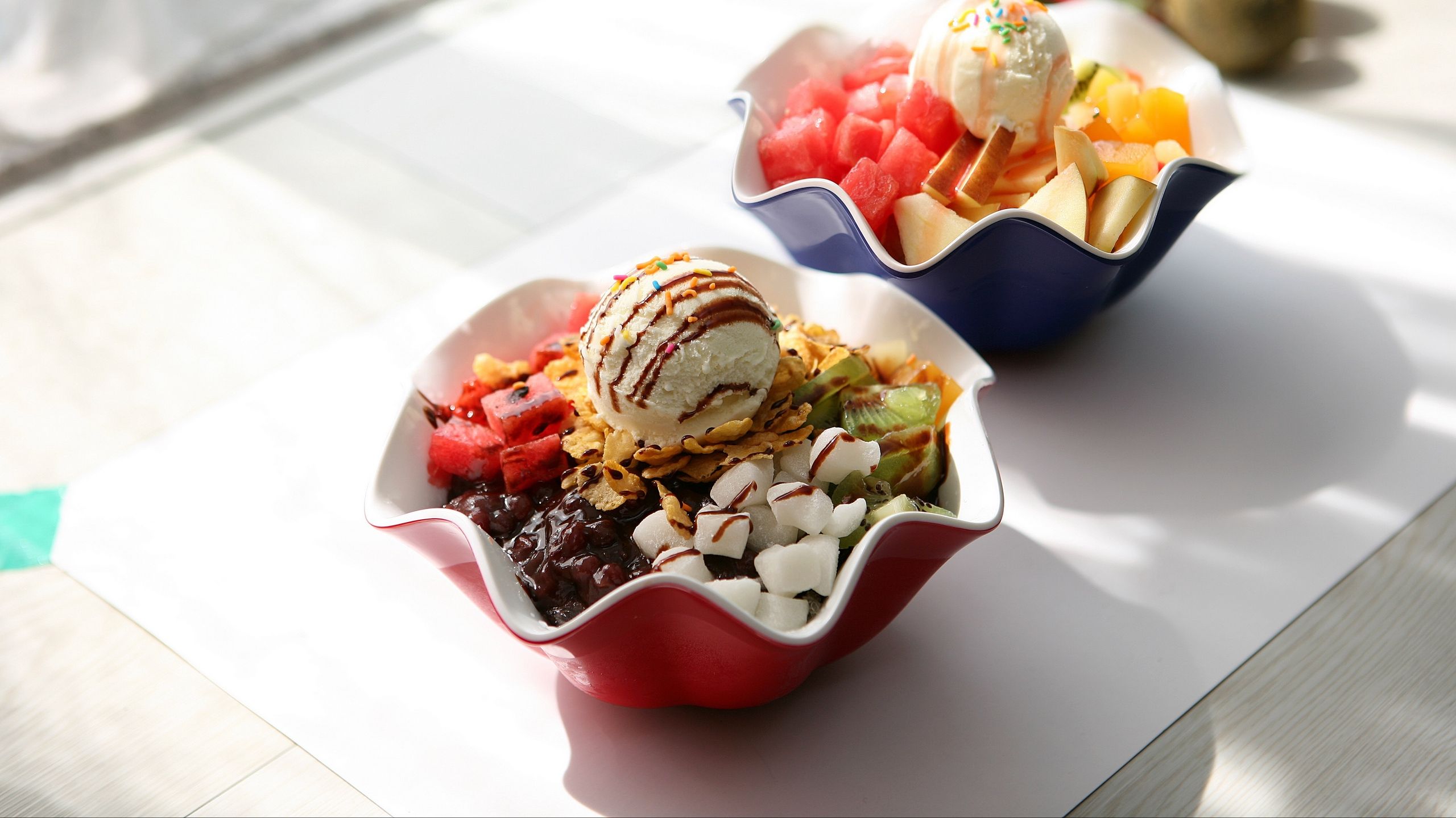 Coppe gelato con frutta fresca, 2560x1440 2K QHD, PC