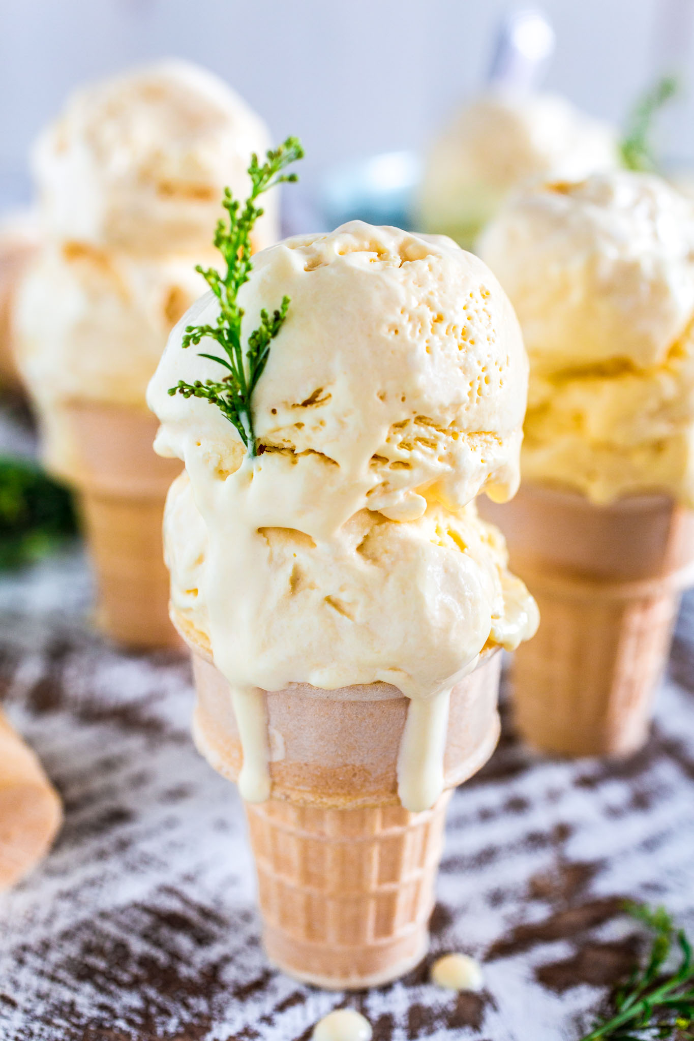 Coni gelato vaniglia frutta passione, 1365x2048 Full HD Verticale, Smartphone