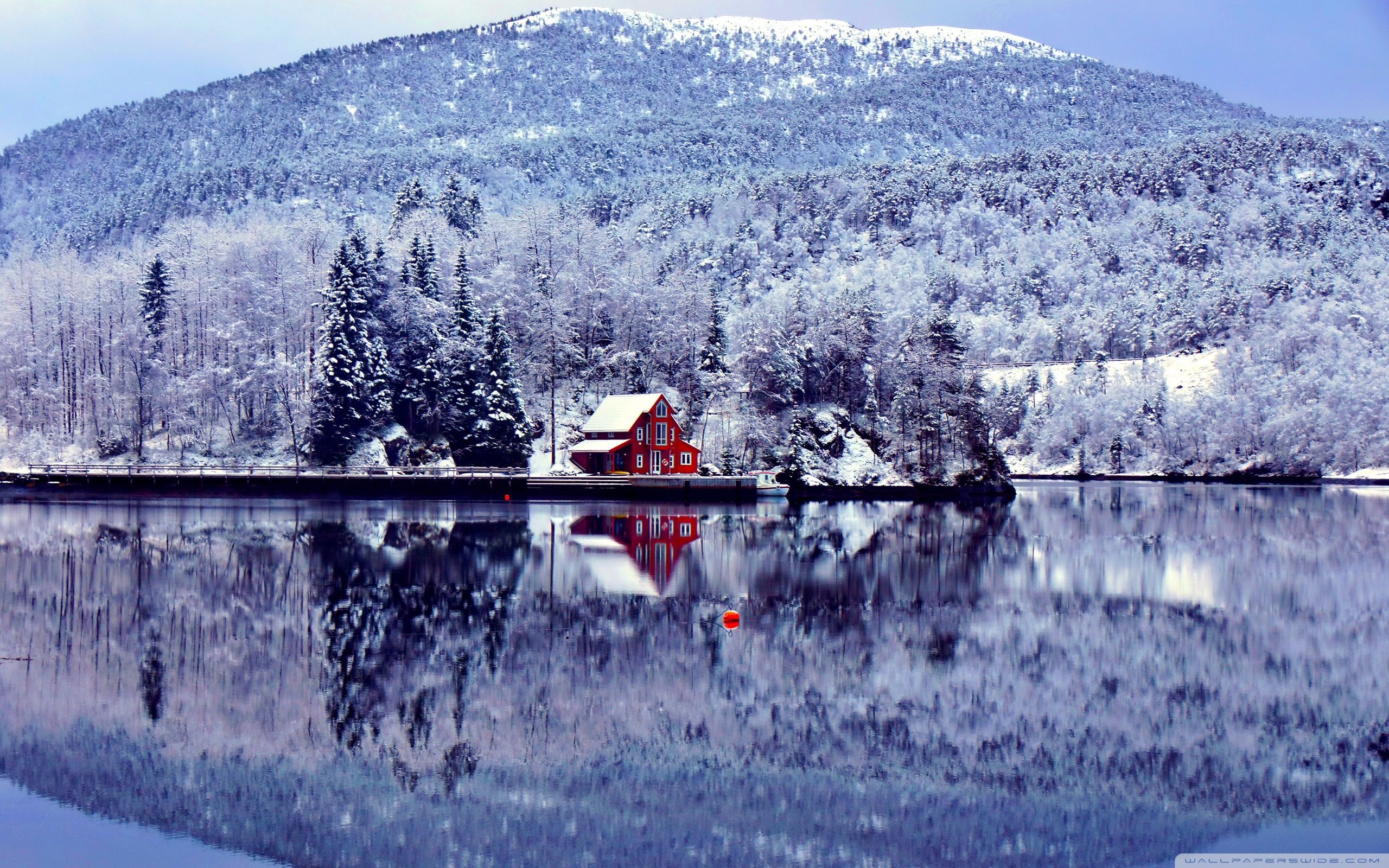 Casa rossa lago innevato, 2560x1600 2K+, Desktop